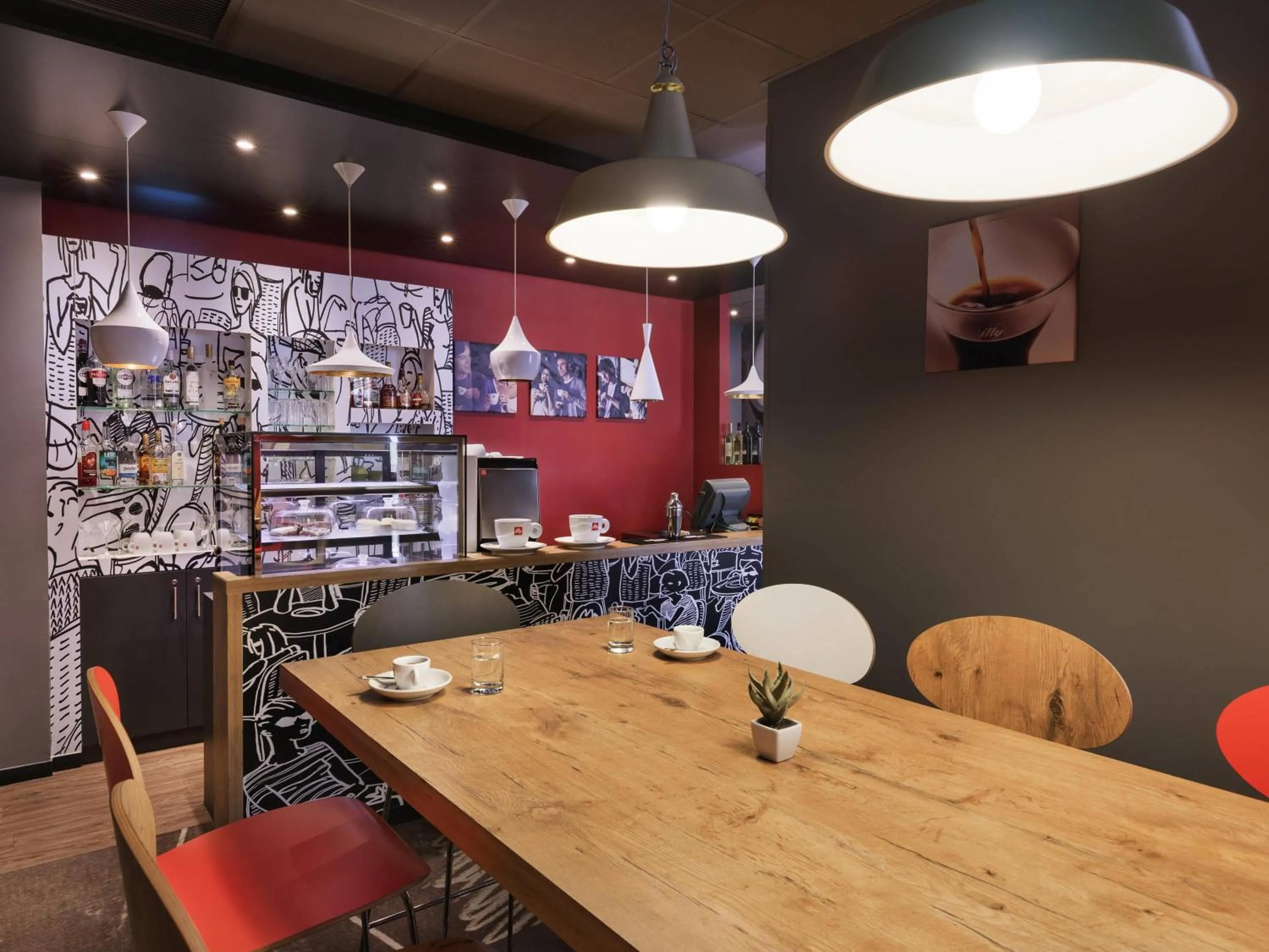 Lounge or bar in ibis Jerusalem city Center - An AccorHotels Brand