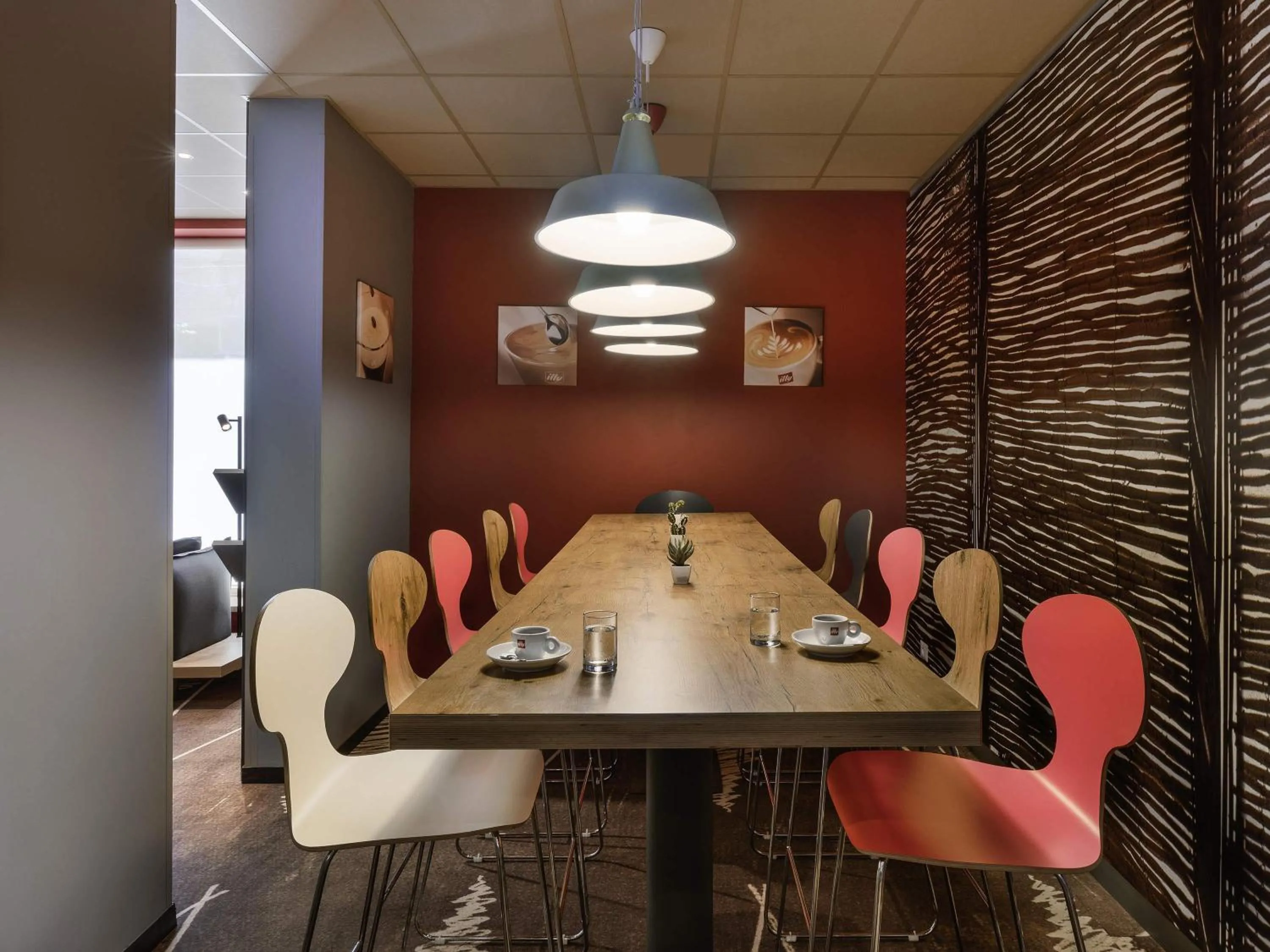 Lounge or bar in ibis Jerusalem city Center - An AccorHotels Brand