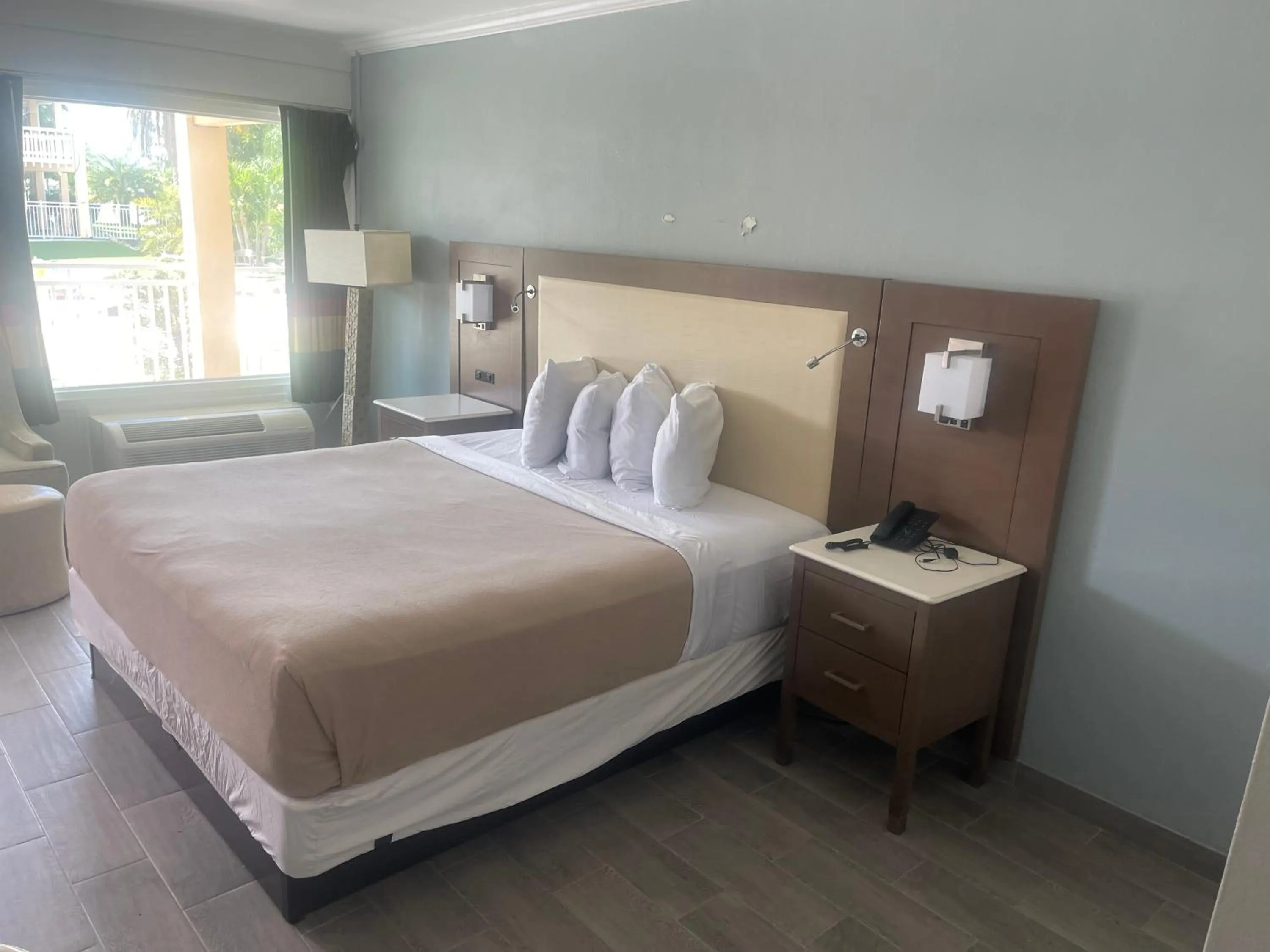 Photo of the whole room, Bed in Rodeway Inn