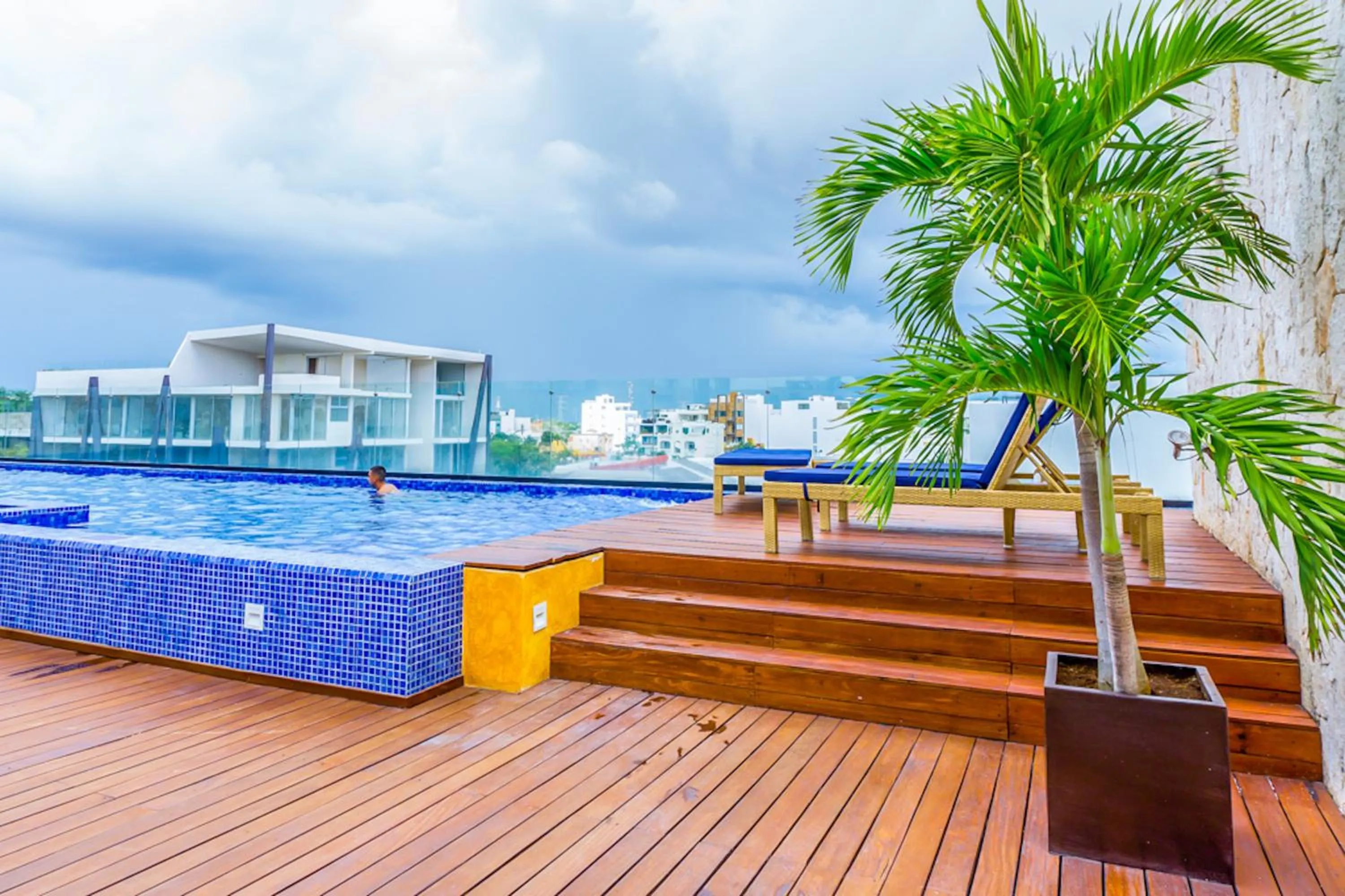 Swimming pool in Lunada Condo by BVR