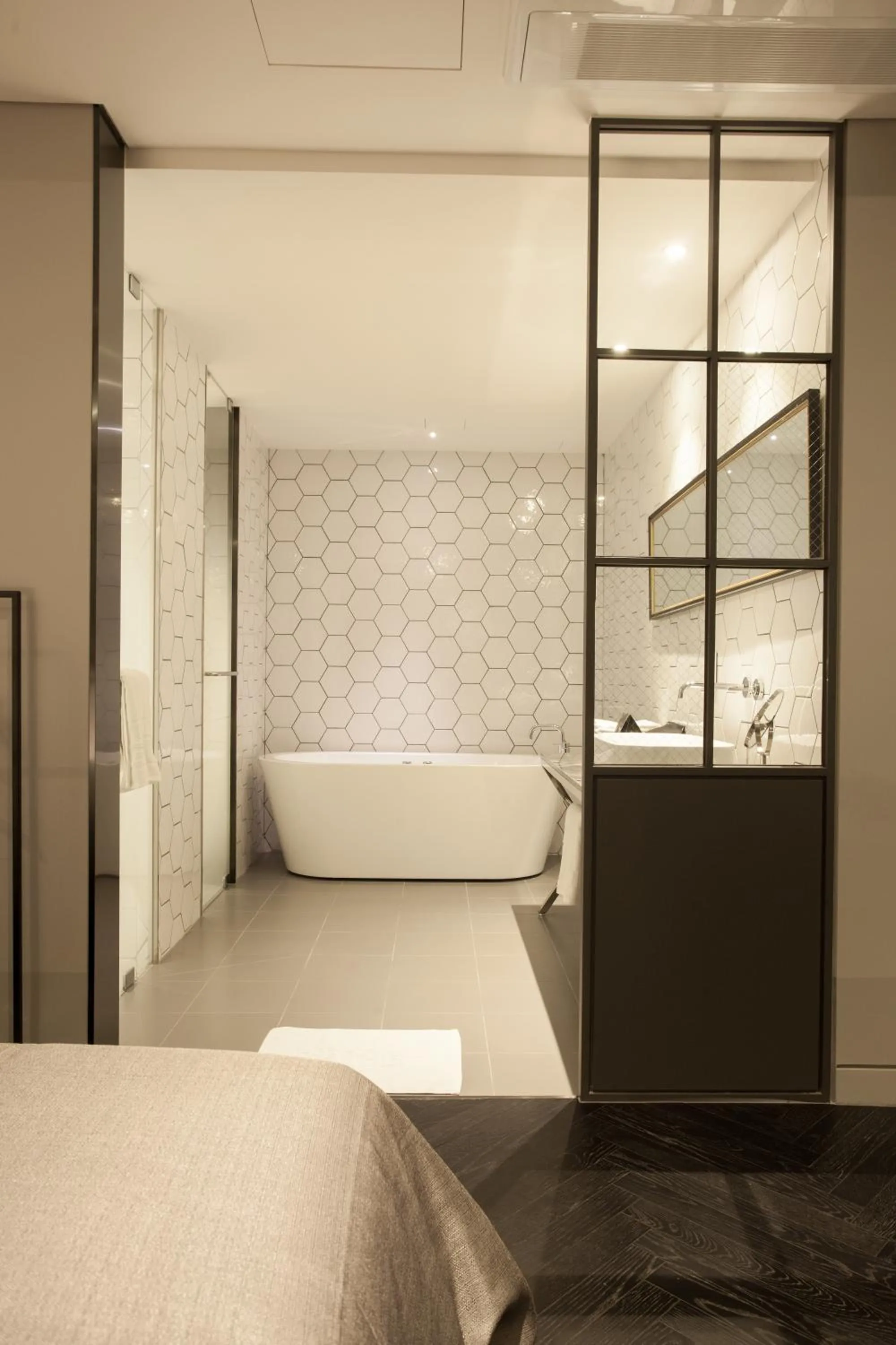 Bathroom, Bed in Hotel Gaden