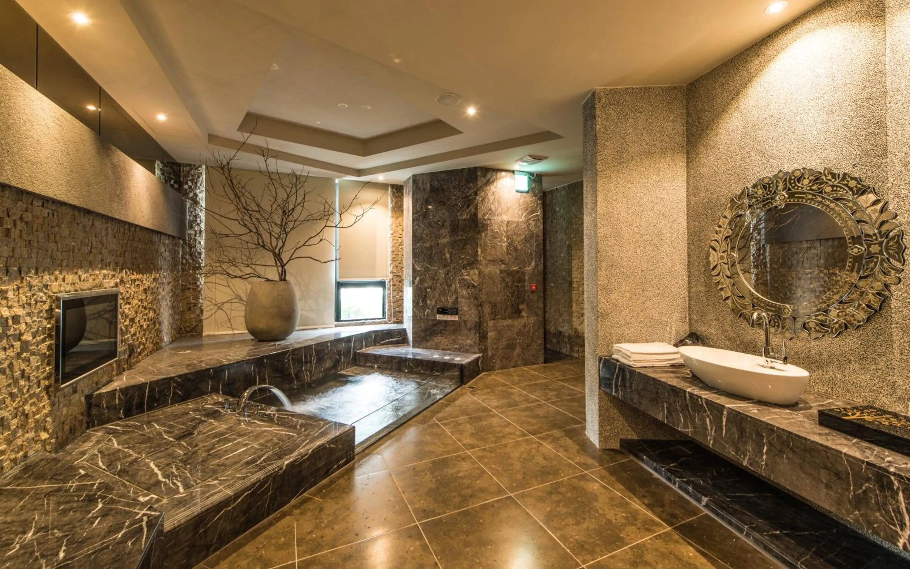 Area and facilities in Voga Motel