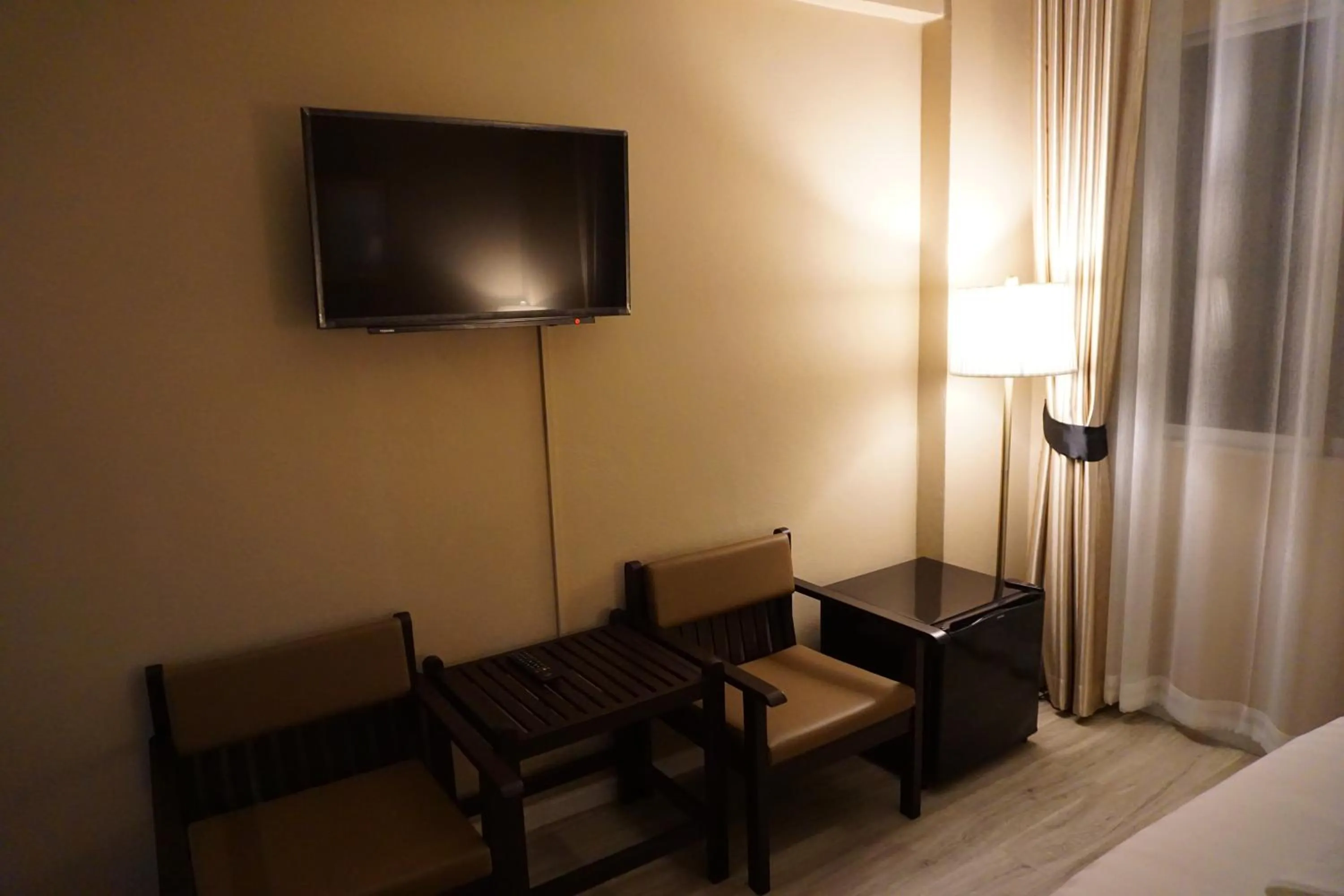 TV and multimedia, Bed in Taris Art Hotel Phrae