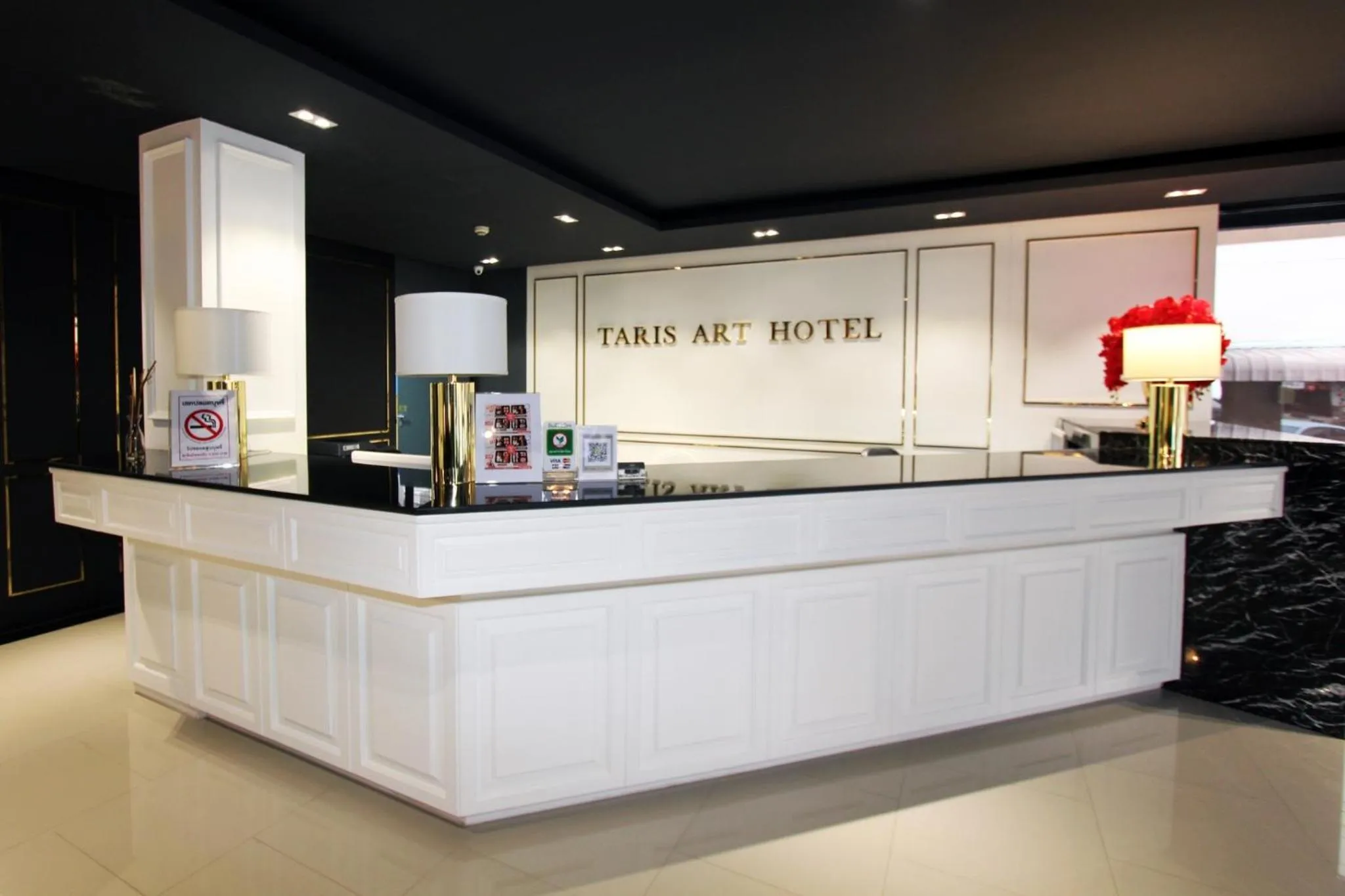 Lobby or reception in Taris Art Hotel Phrae