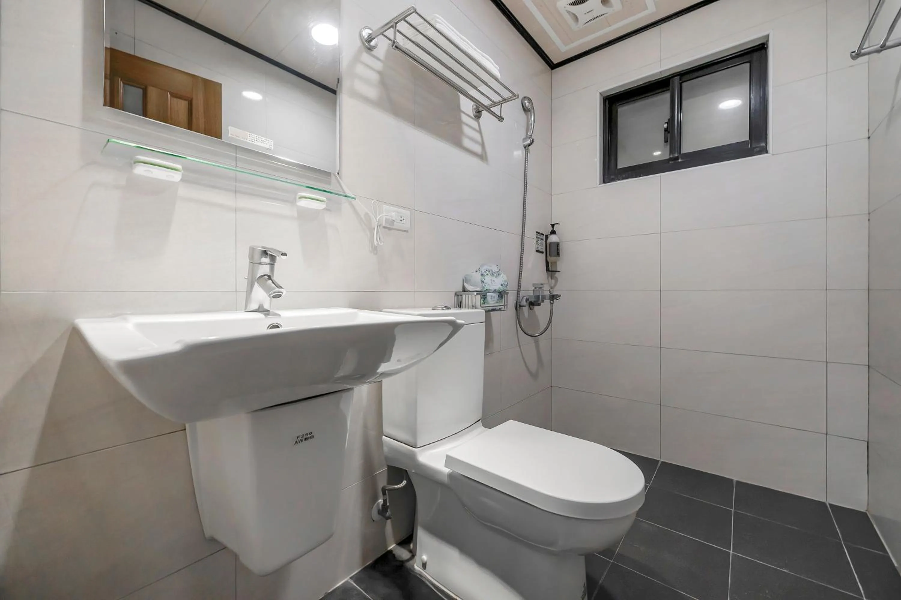 Bathroom in Bo Ya Homestay