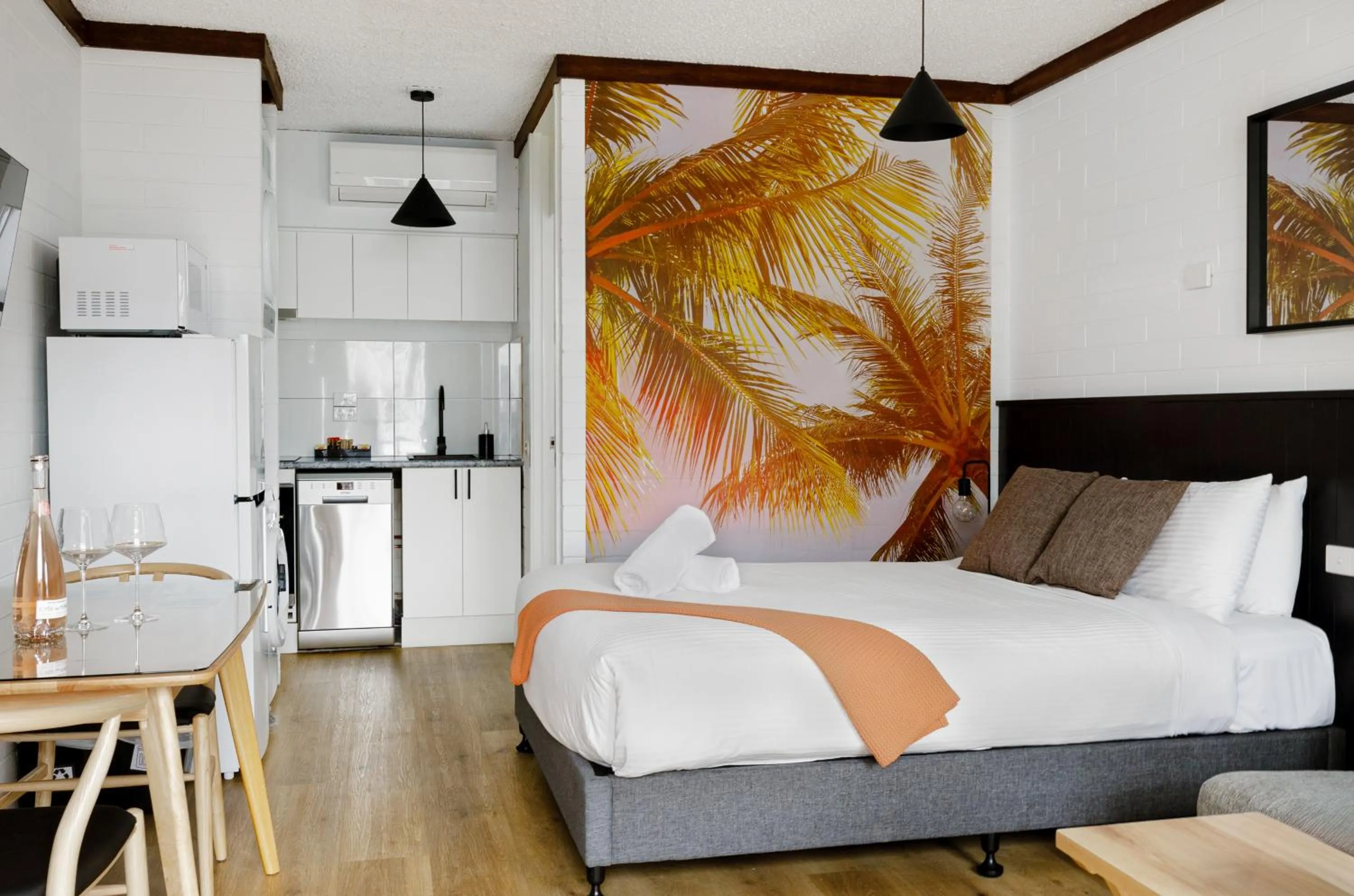 Kitchen or kitchenette, Bed in m hotel