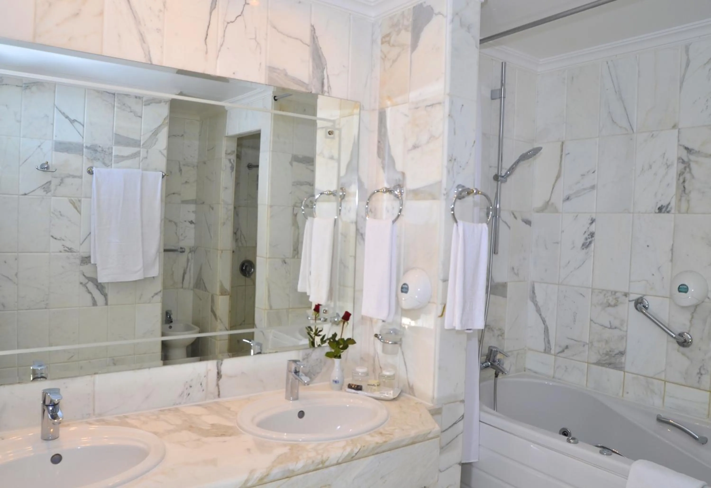 Bathroom in Royal Garden Palace - Families and Couples