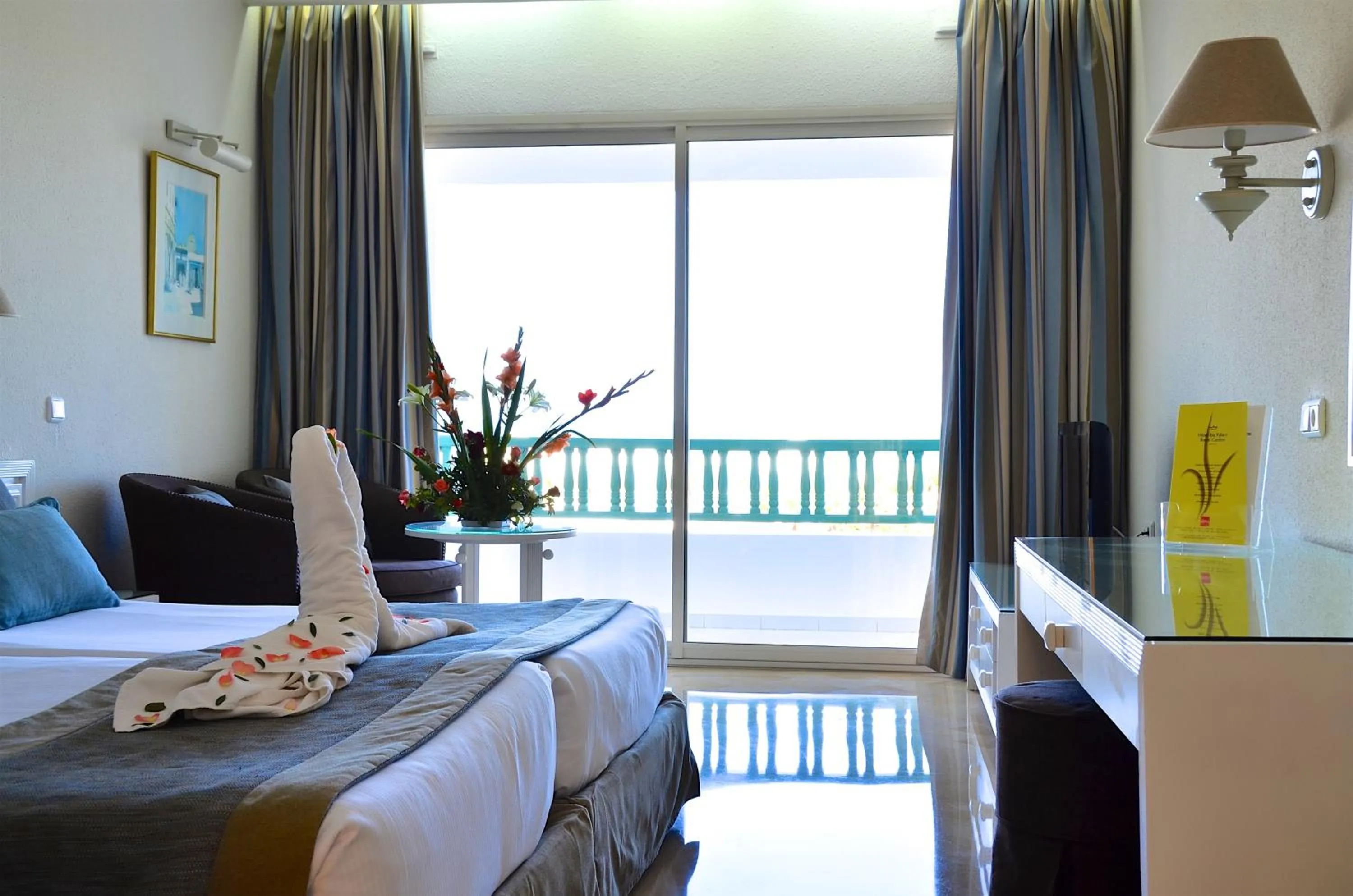 Bedroom, Bed in Royal Garden Palace - Families and Couples