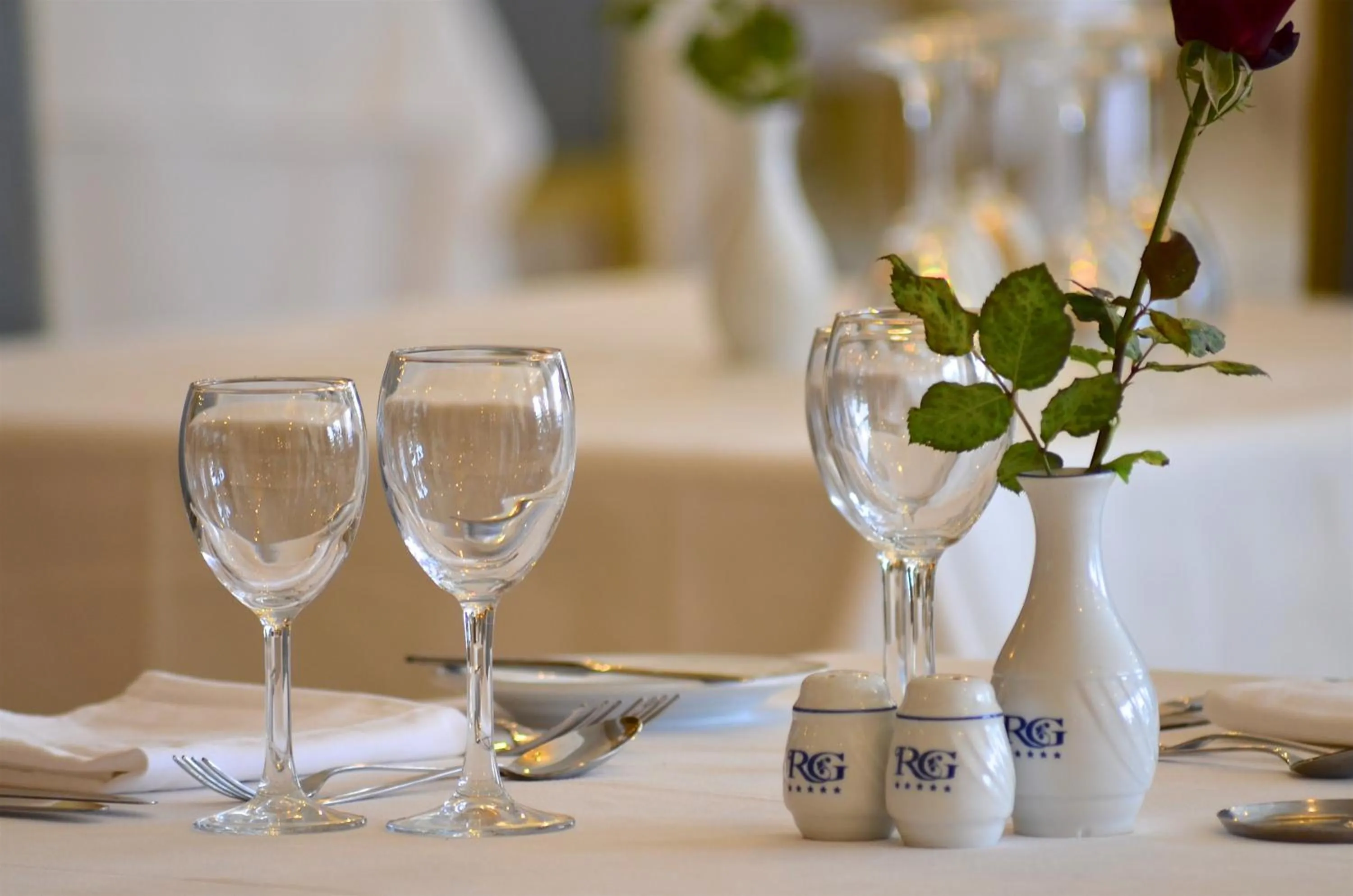 Restaurant/places to eat in Royal Garden Palace - Families and Couples