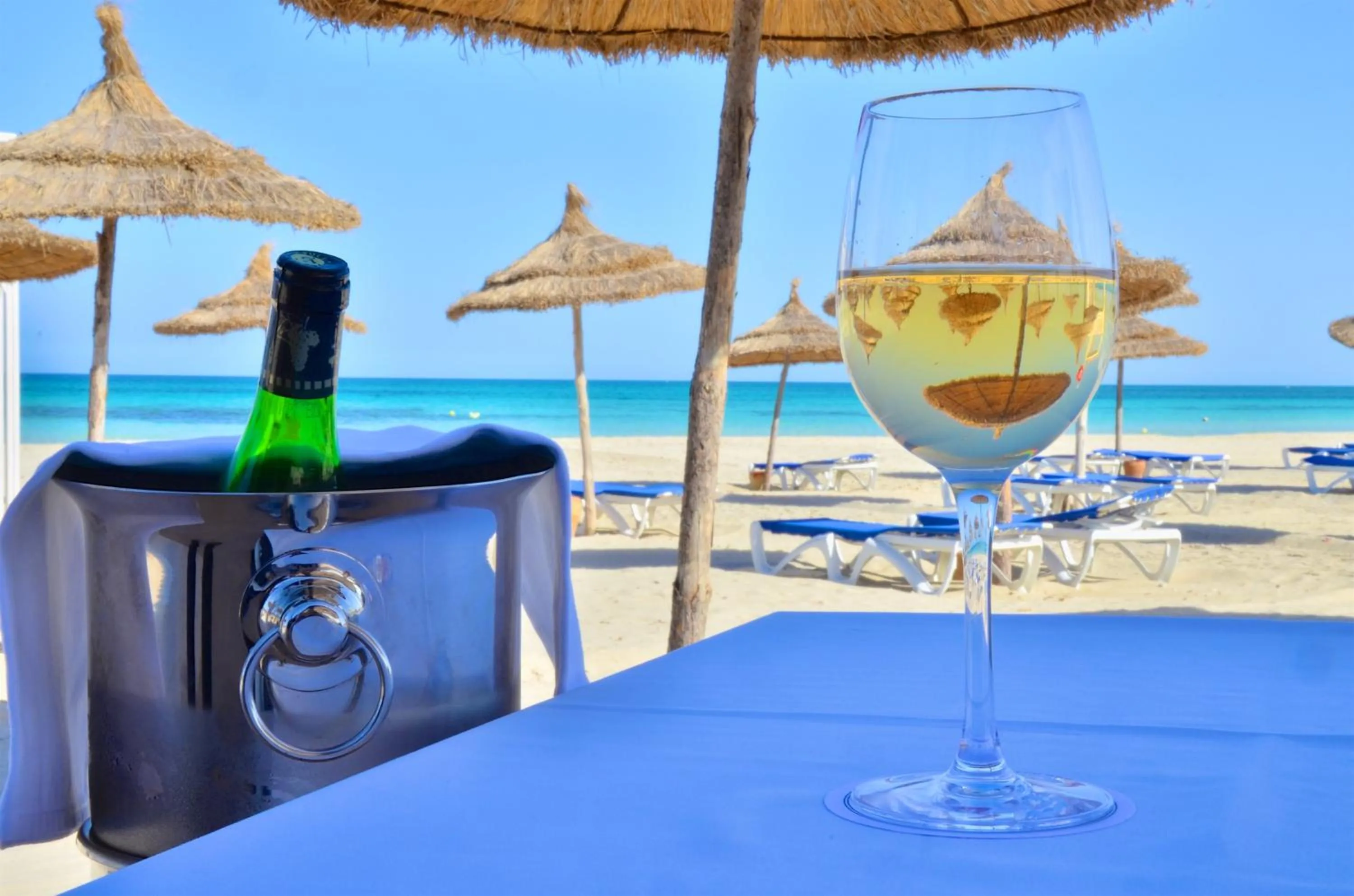 Lounge or bar in Royal Garden Palace - Families and Couples