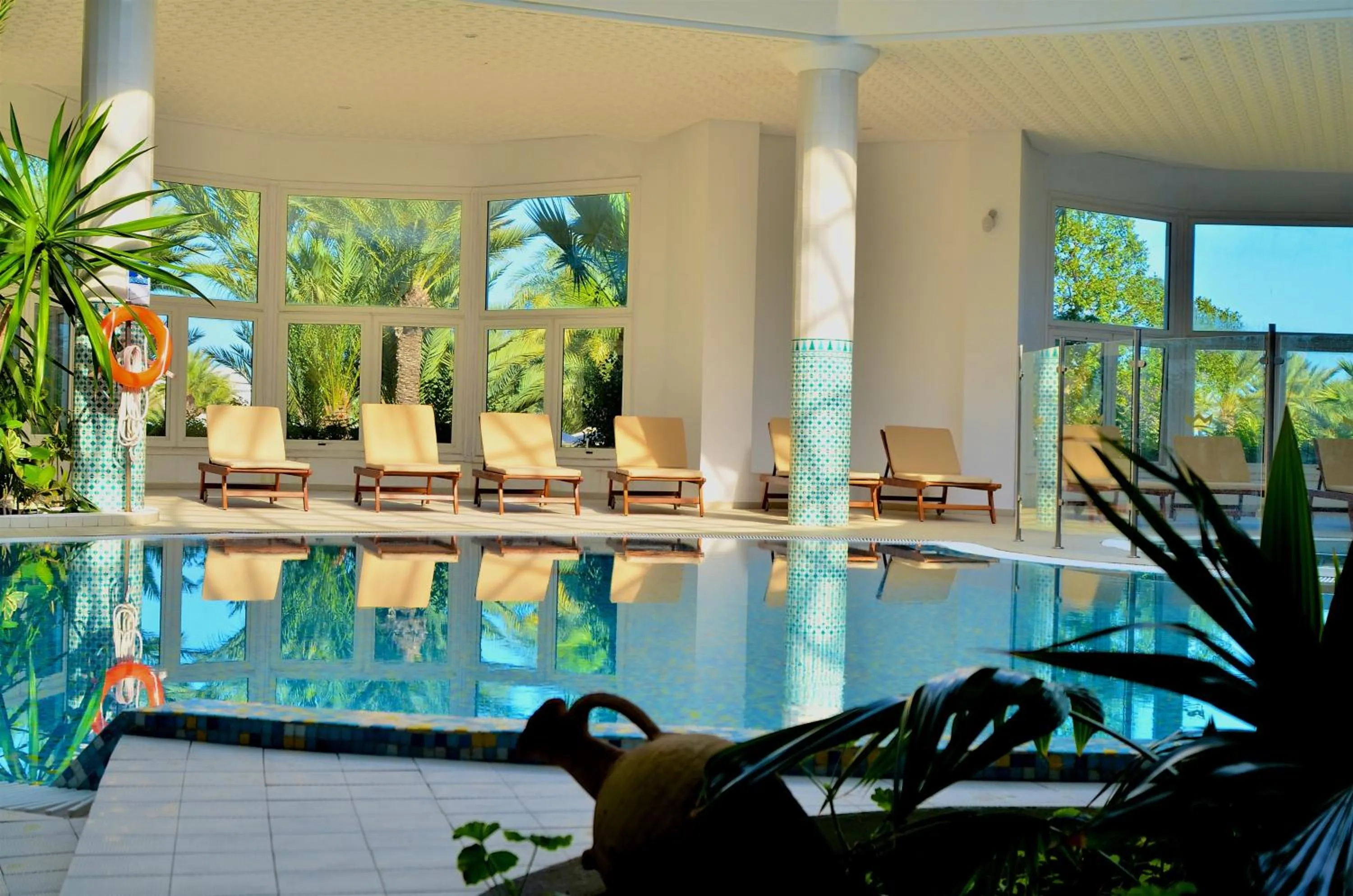 Swimming pool in Royal Garden Palace - Families and Couples