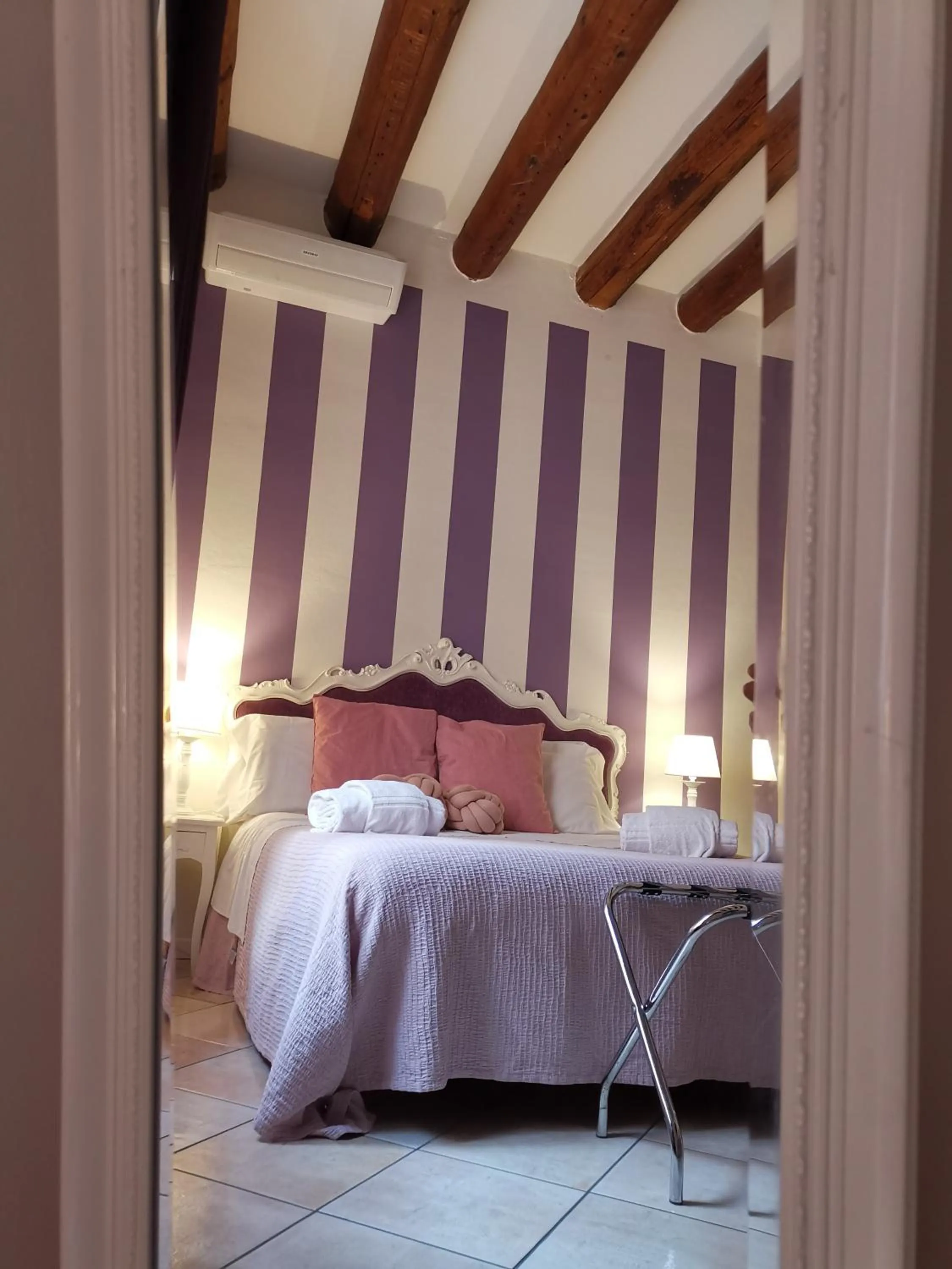 View (from property/room), Bed in Giardino Giusti House & Court