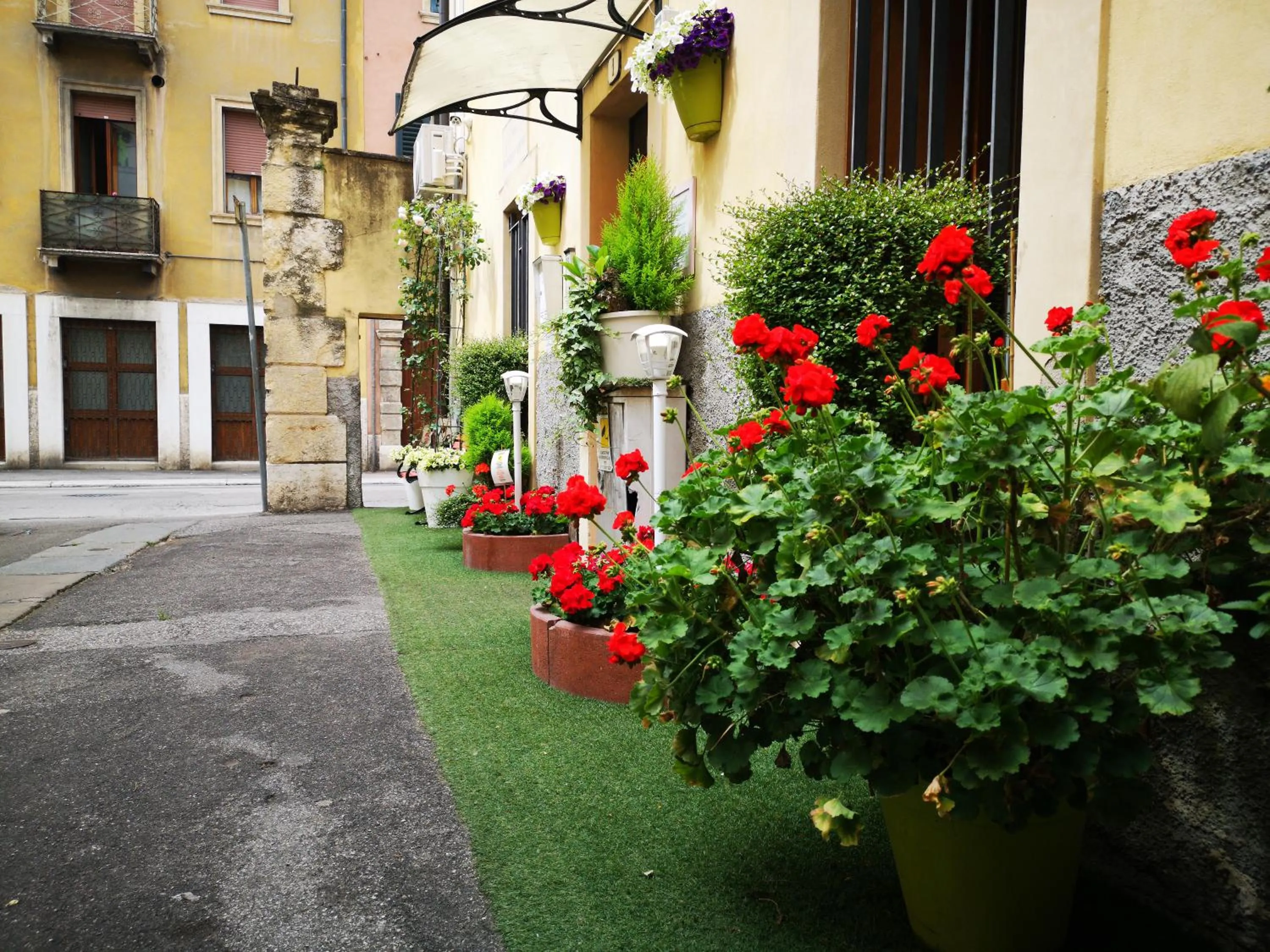 Facade/entrance in Giardino Giusti House & Court
