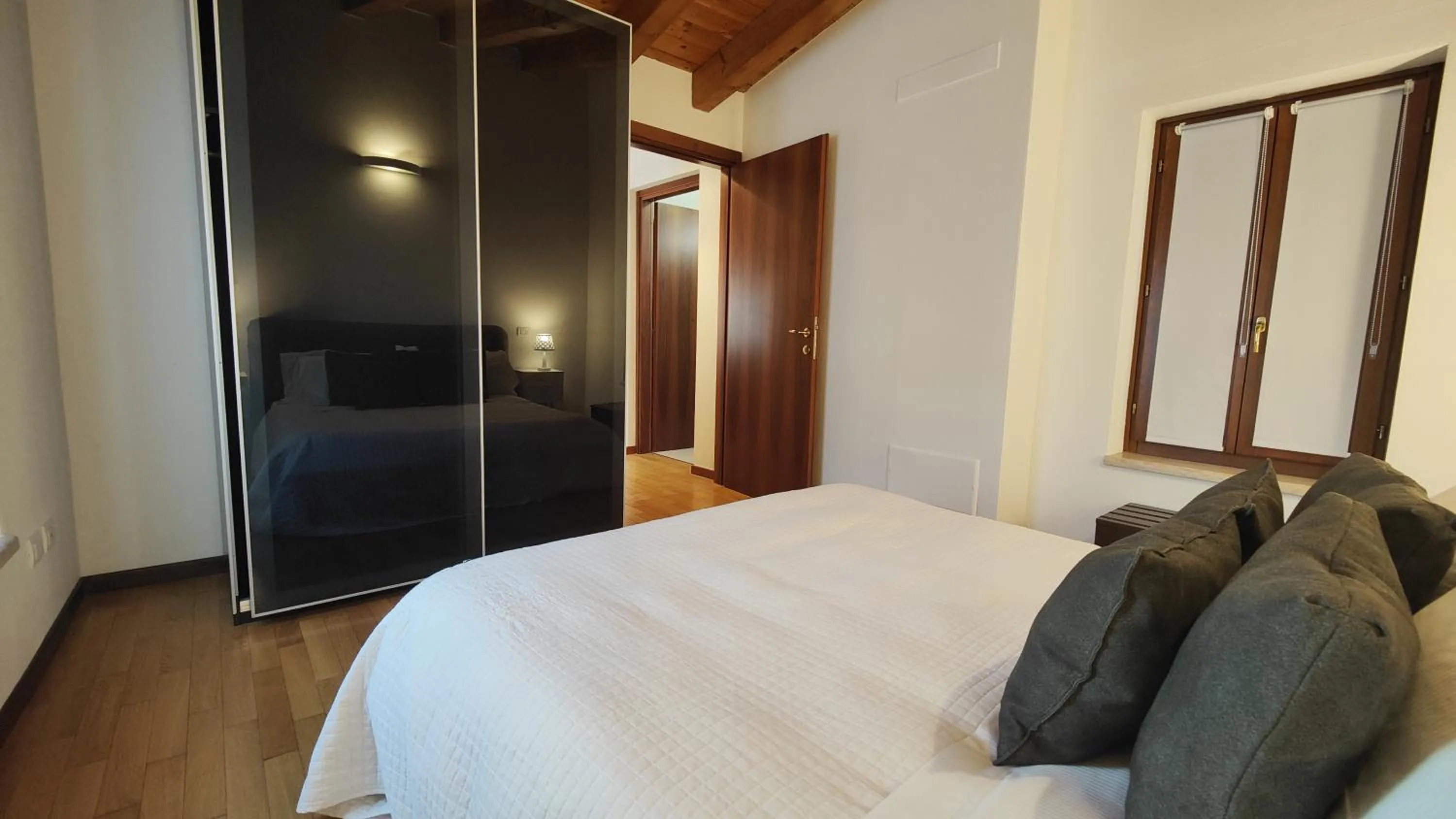 wardrobe, Bed in Giardino Giusti House & Court