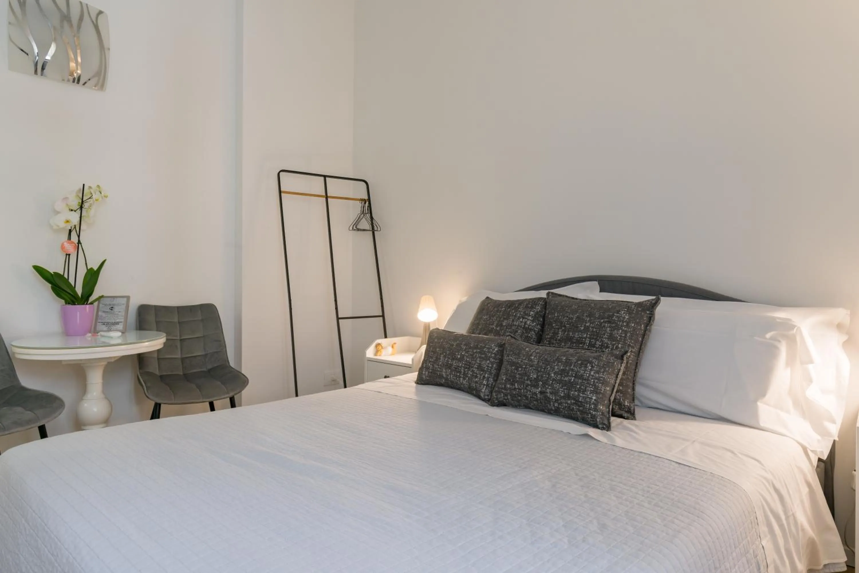 Photo of the whole room, Bed in Giardino Giusti House & Court