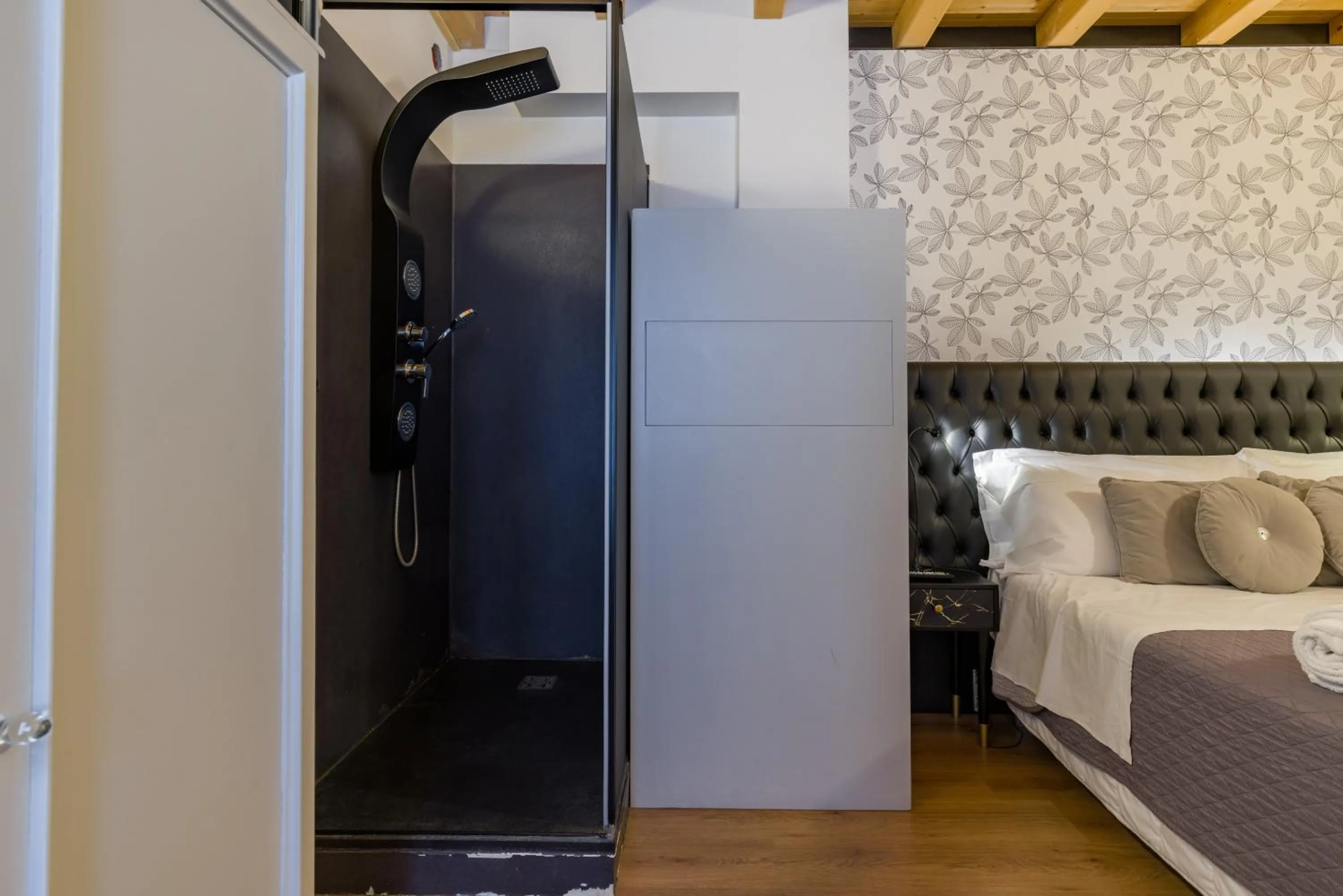 Shower, Bed in Giardino Giusti House & Court