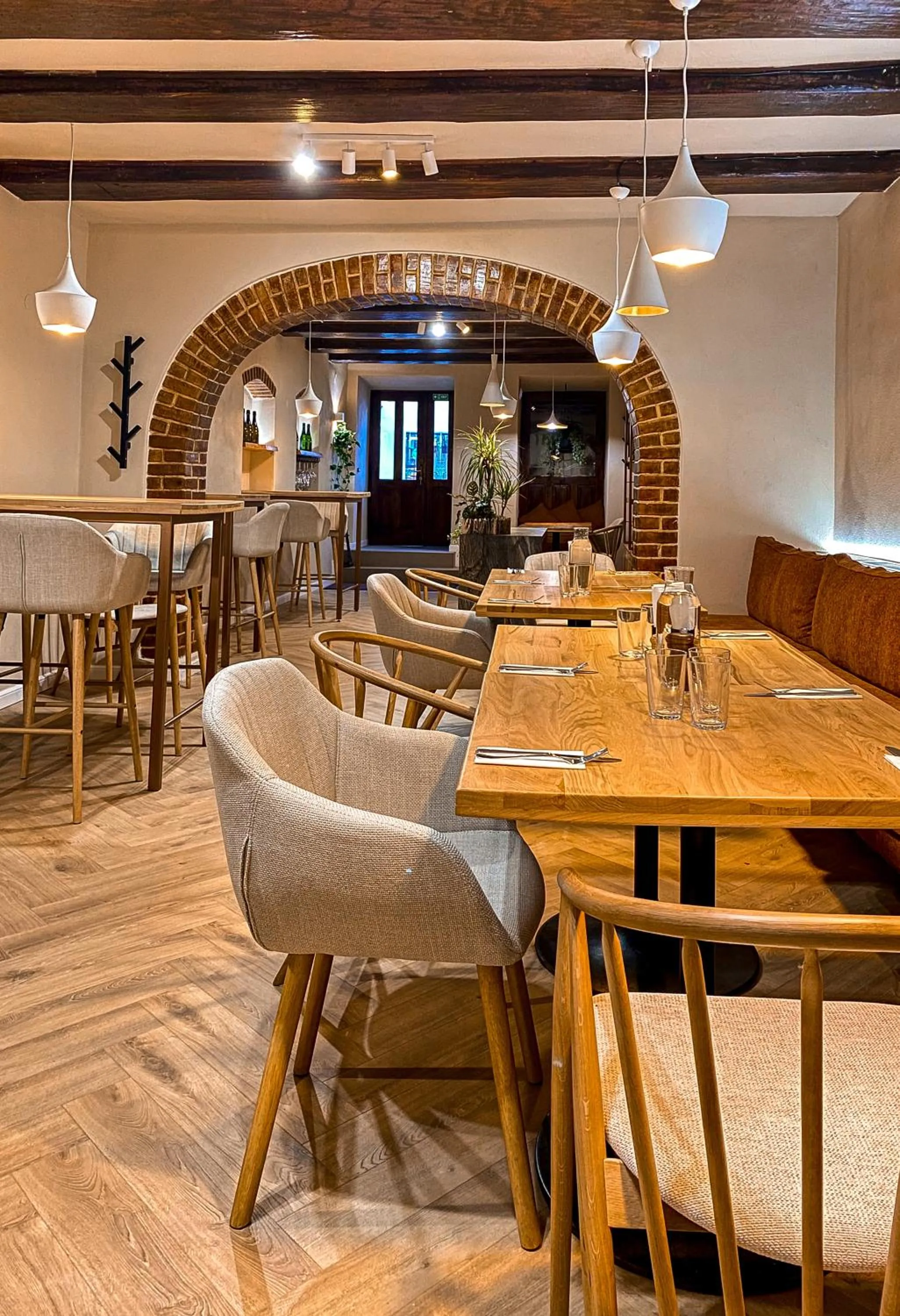 Restaurant/places to eat in Hermannstadt House