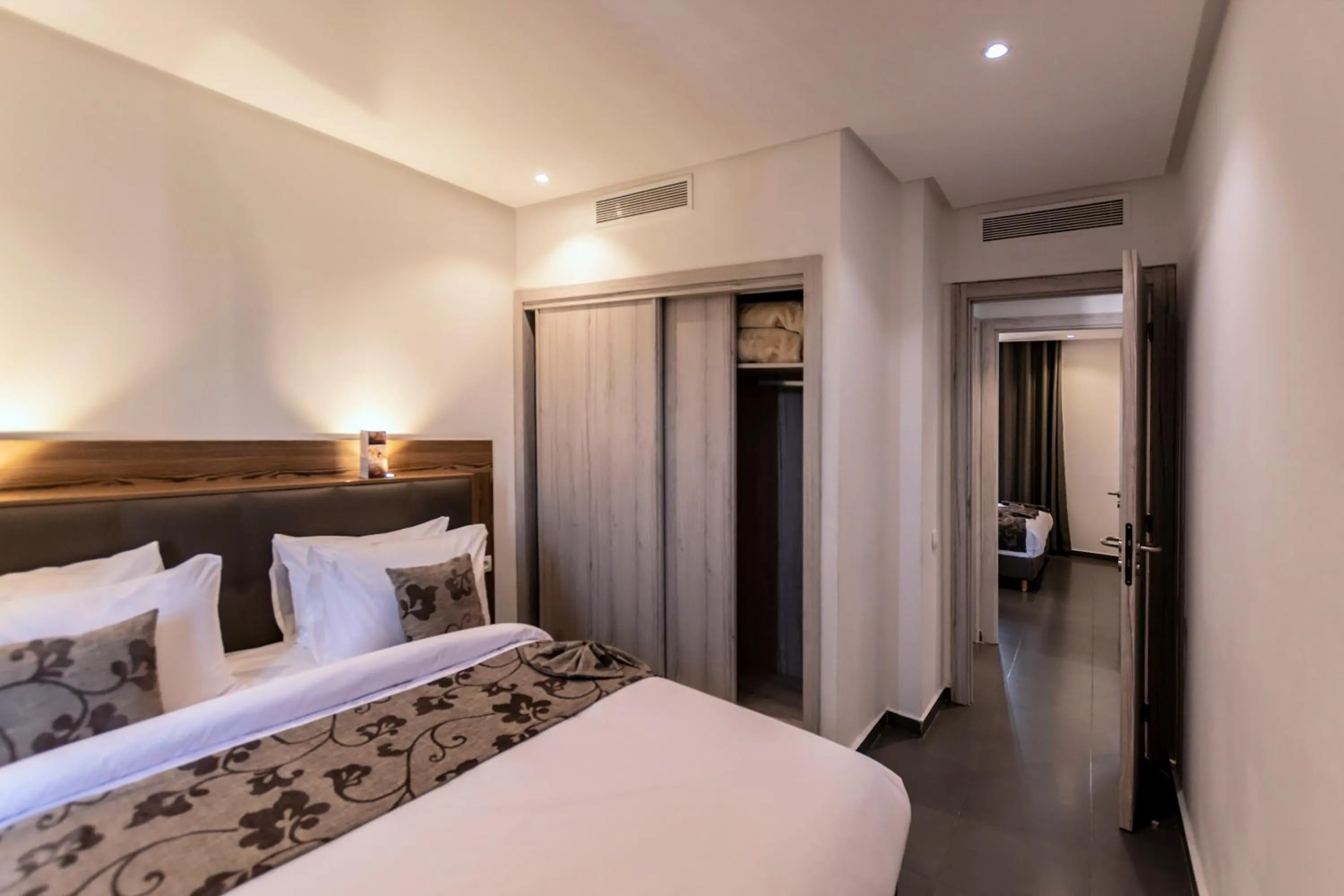 Bedroom, Bed in Wazo Appart-Hôtel