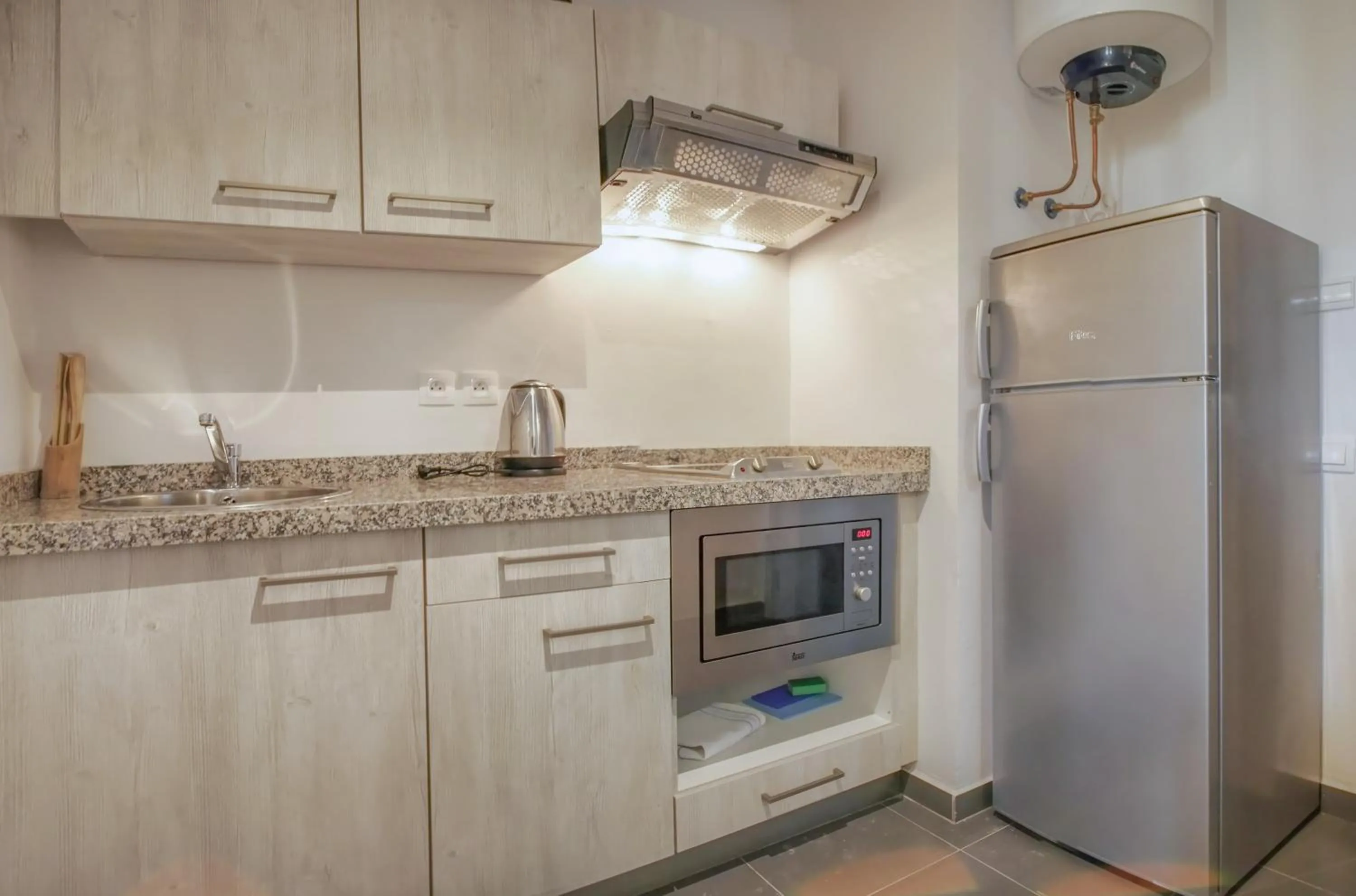 Kitchen or kitchenette in Wazo Appart-Hôtel