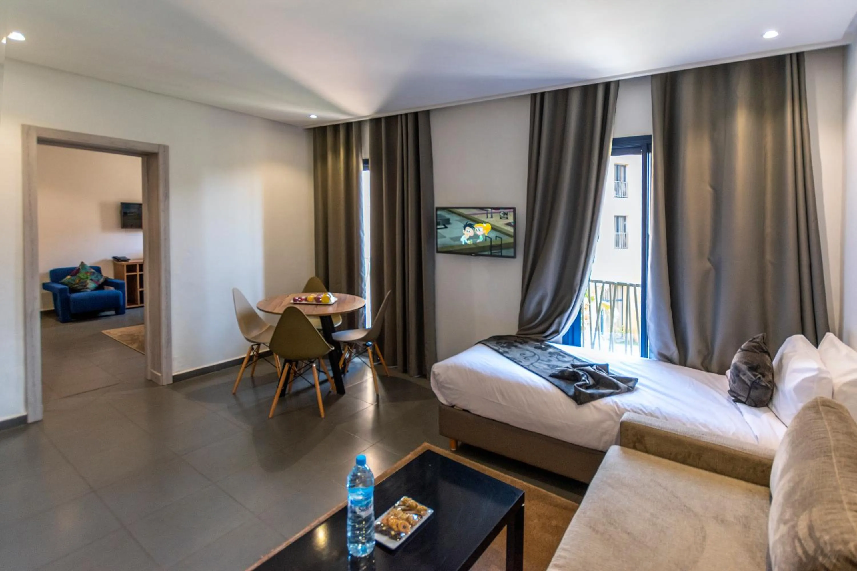 Photo of the whole room, Bed in Wazo Appart-Hôtel