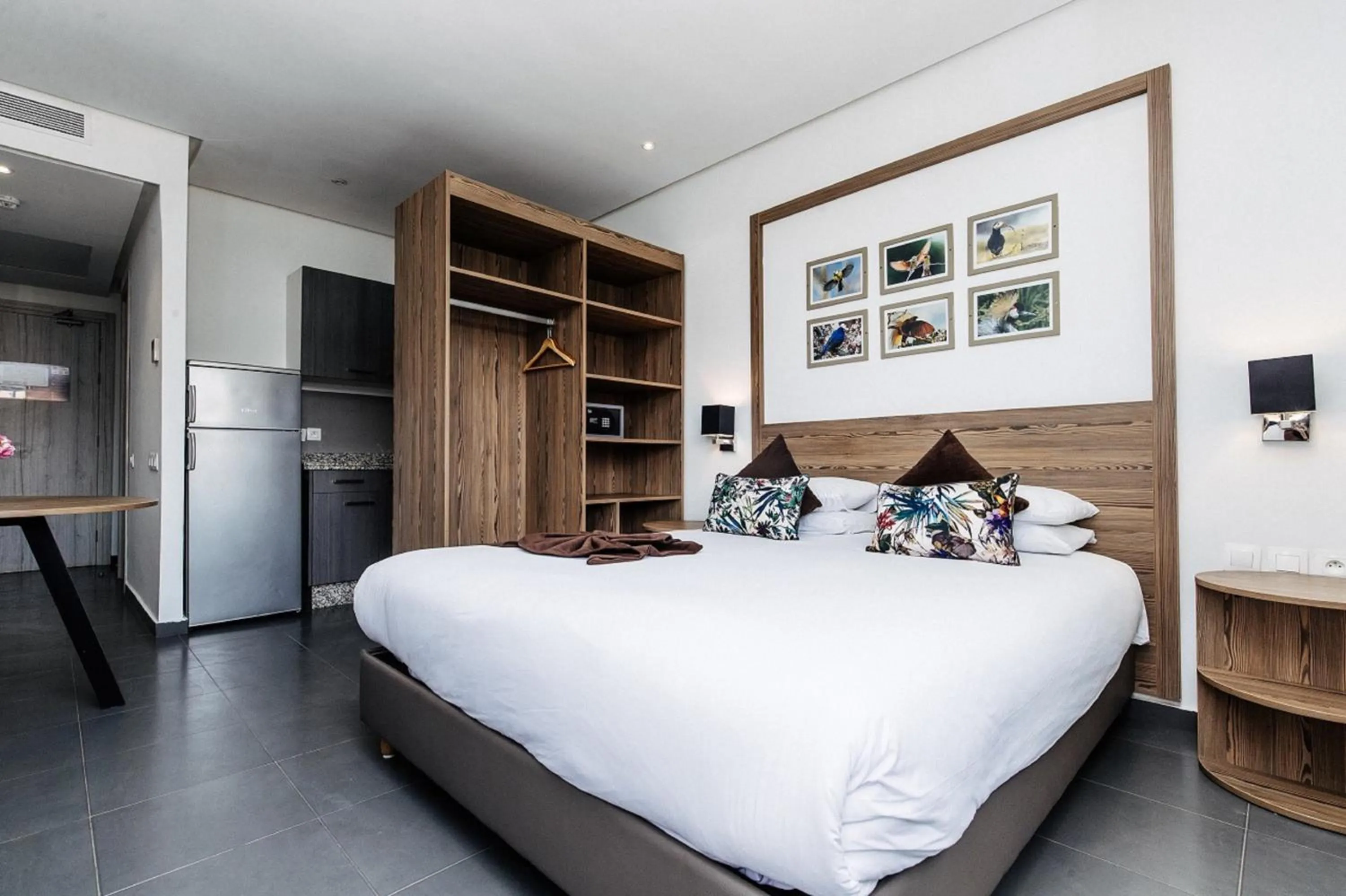 Photo of the whole room, Bed in Wazo Appart-Hôtel