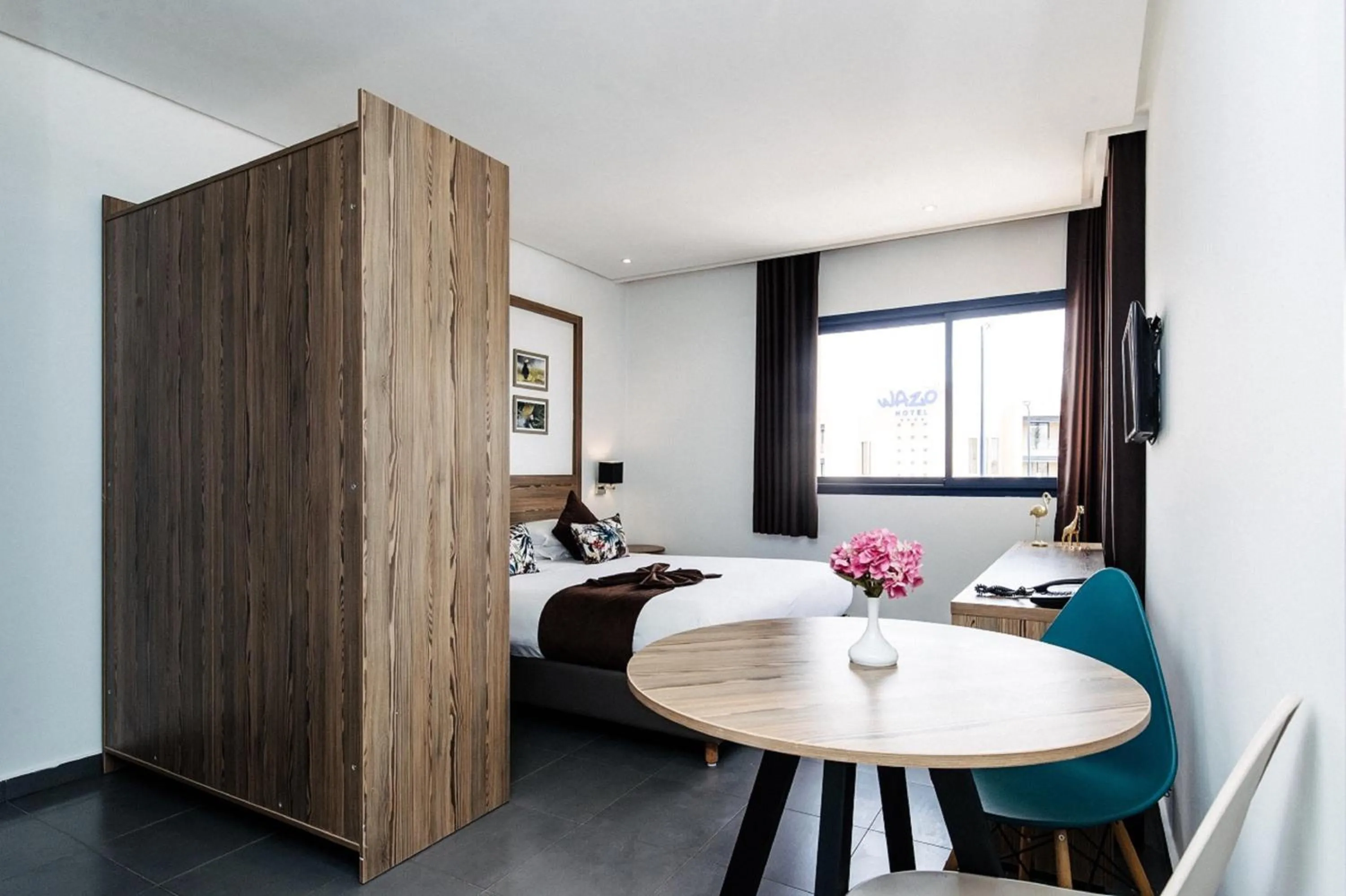 Kitchen or kitchenette, Bed in Wazo Appart-Hôtel