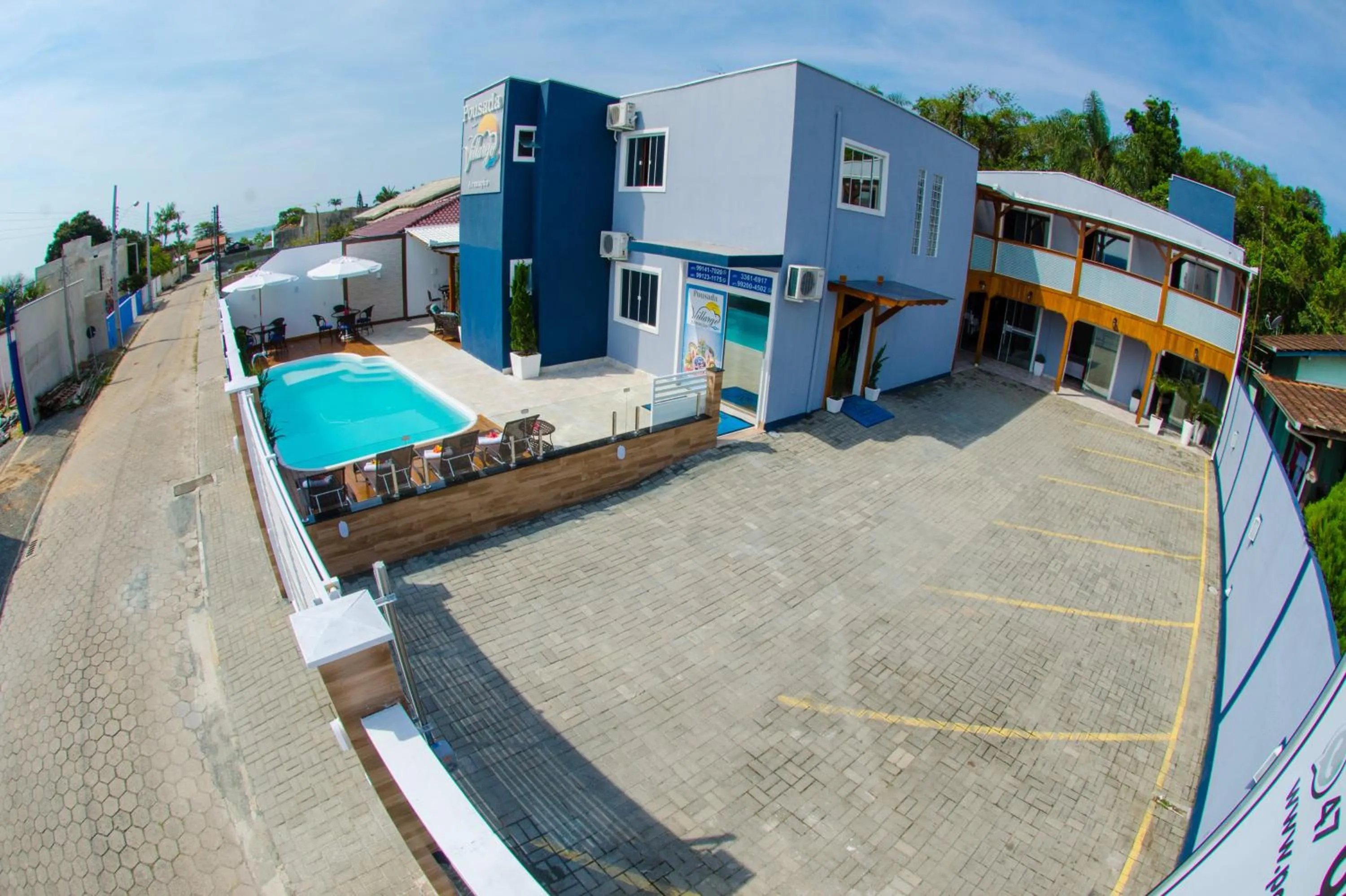 Swimming pool in Pousada Villarejo Armação