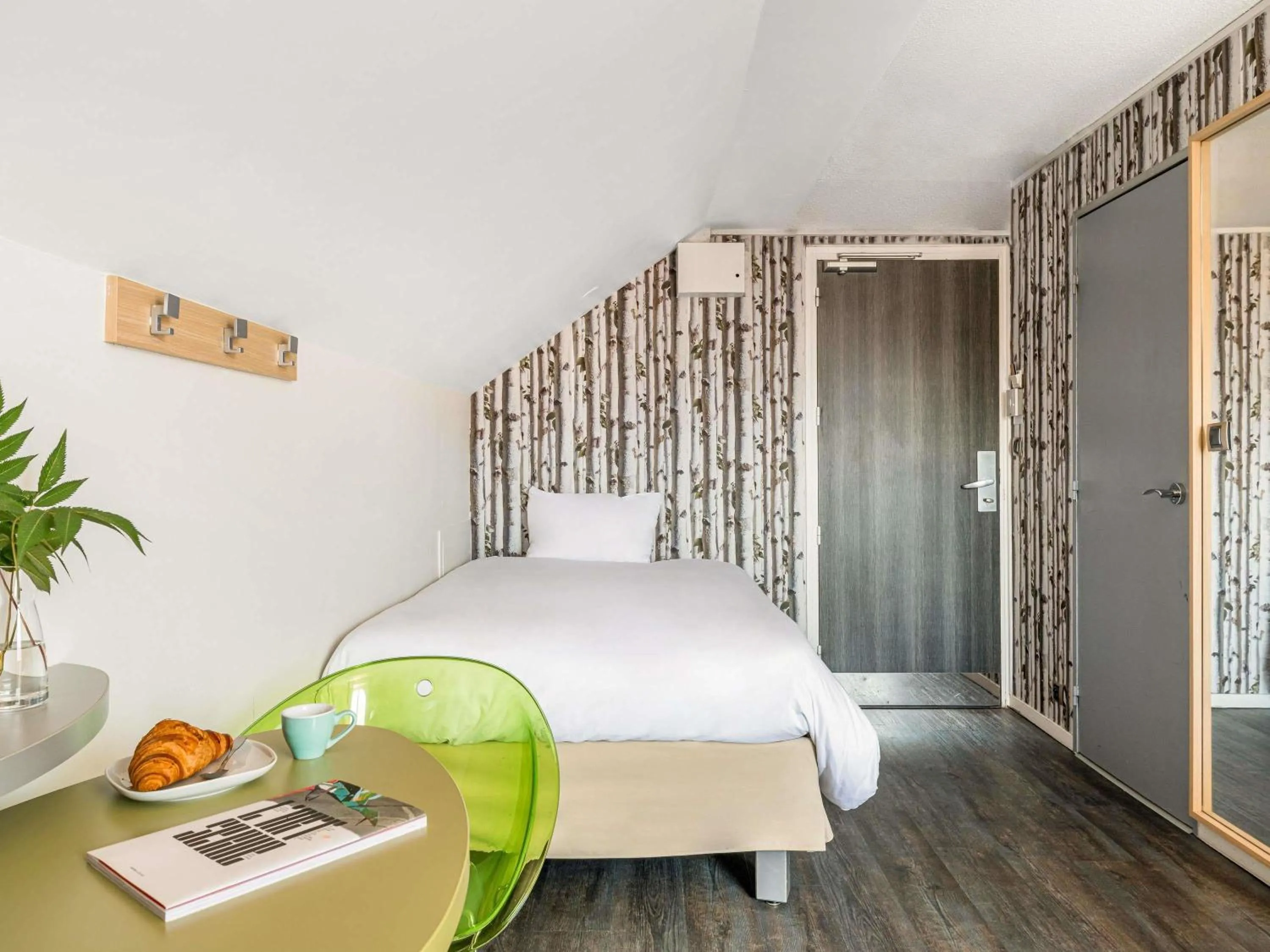 Bedroom, Bed in ibis Styles Annecy Centre Gare