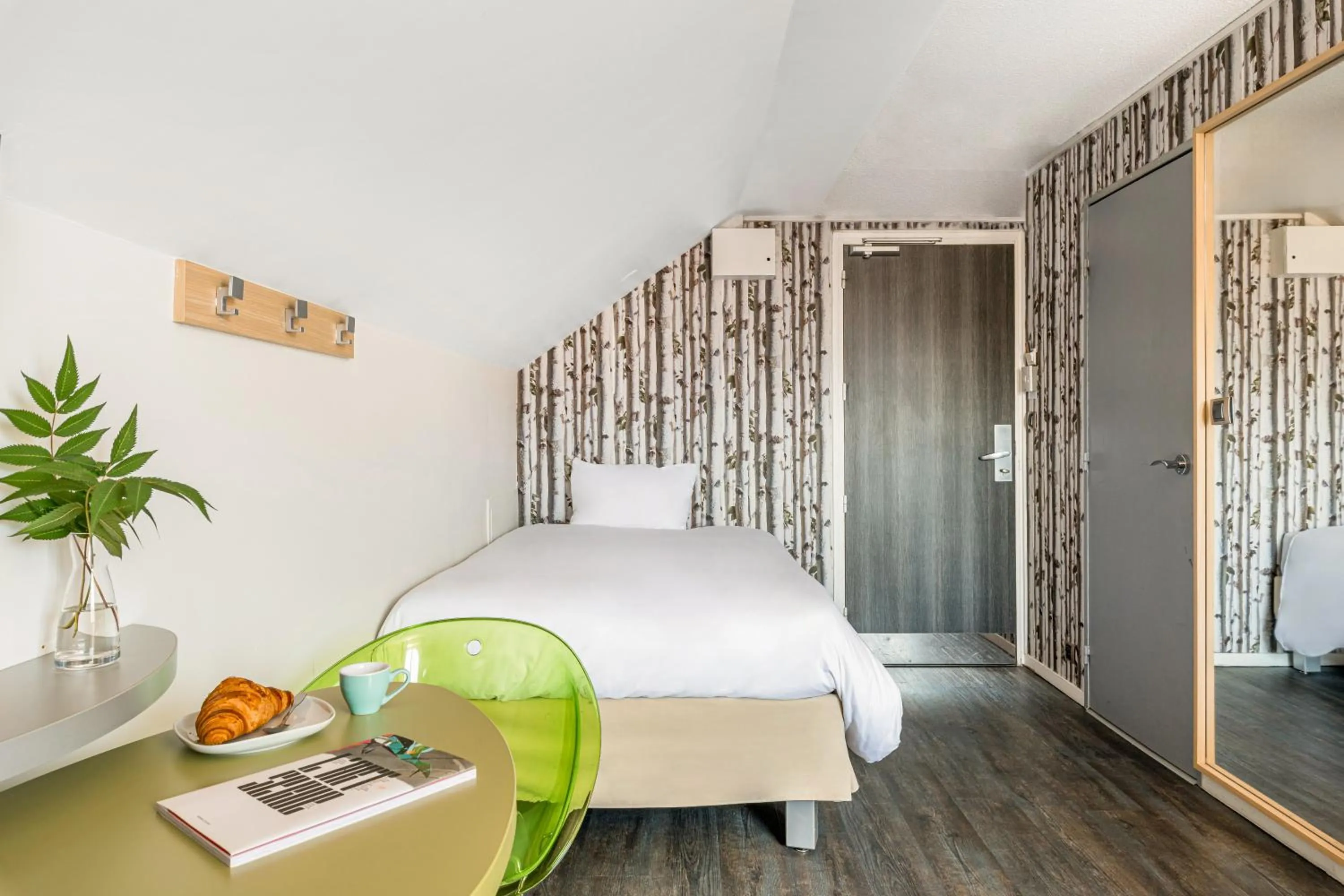 Bedroom, Bed in ibis Styles Annecy Centre Gare