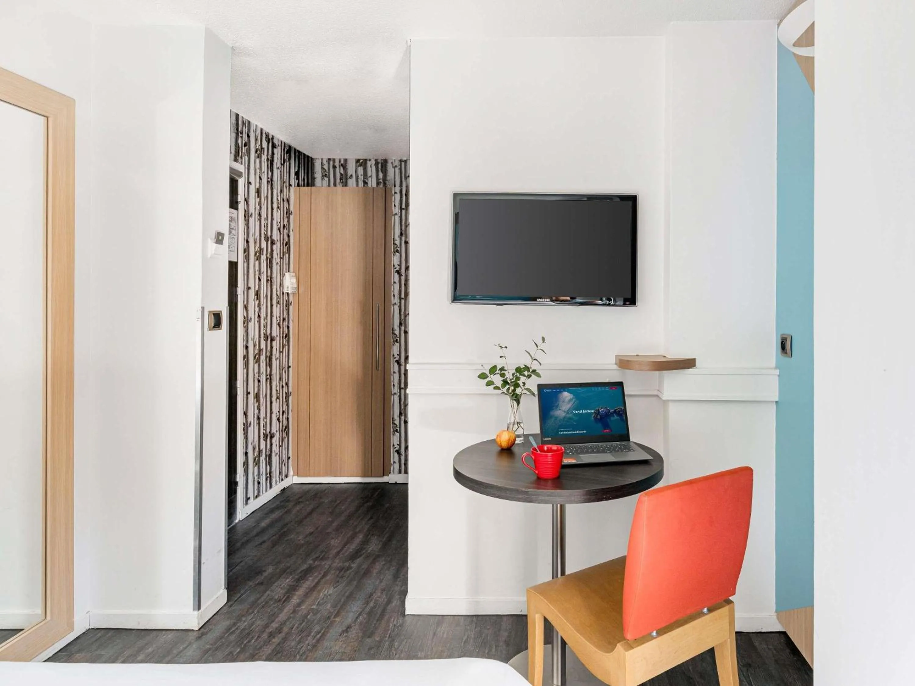 Bedroom in ibis Styles Annecy Centre Gare