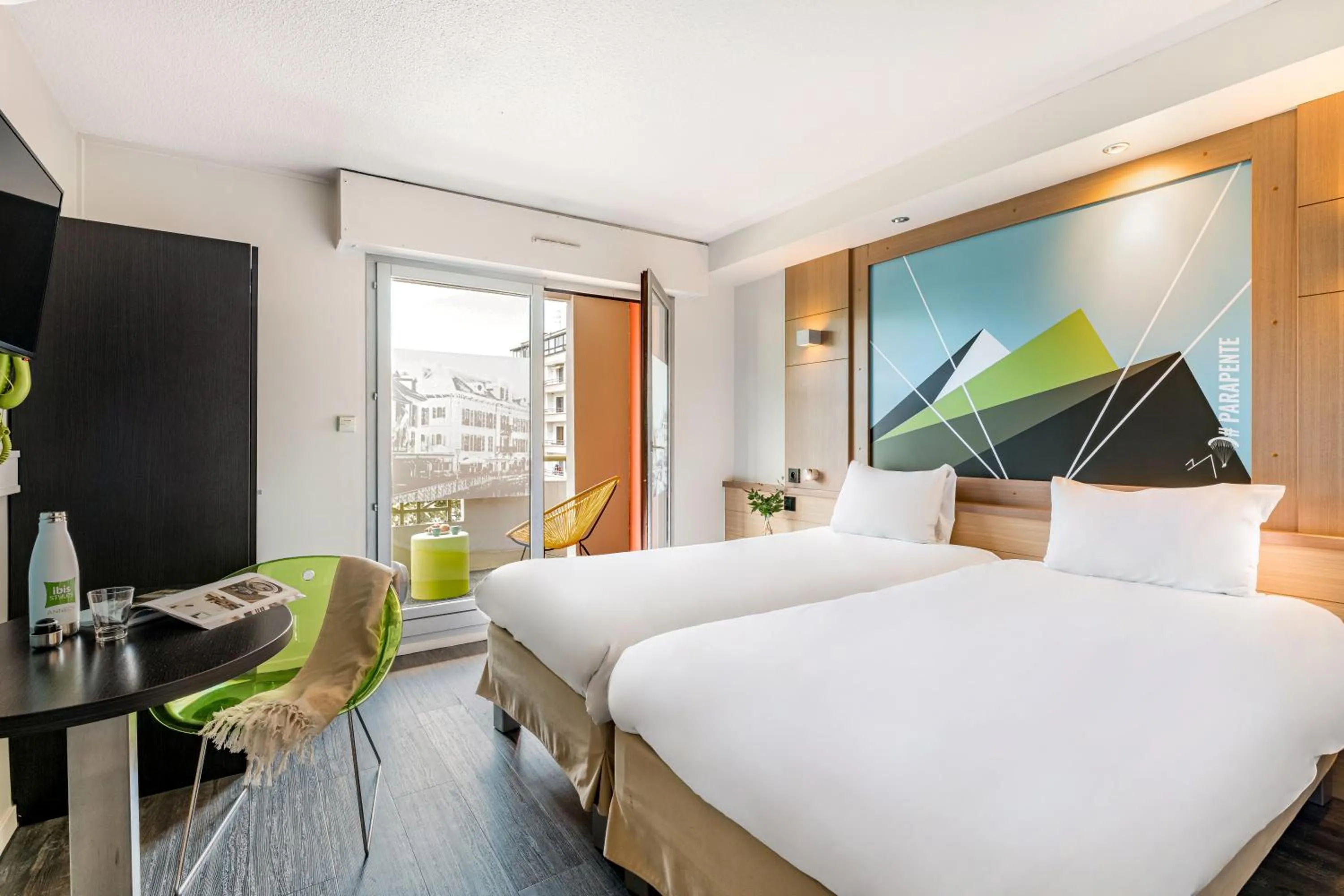 Bedroom, Bed in ibis Styles Annecy Centre Gare