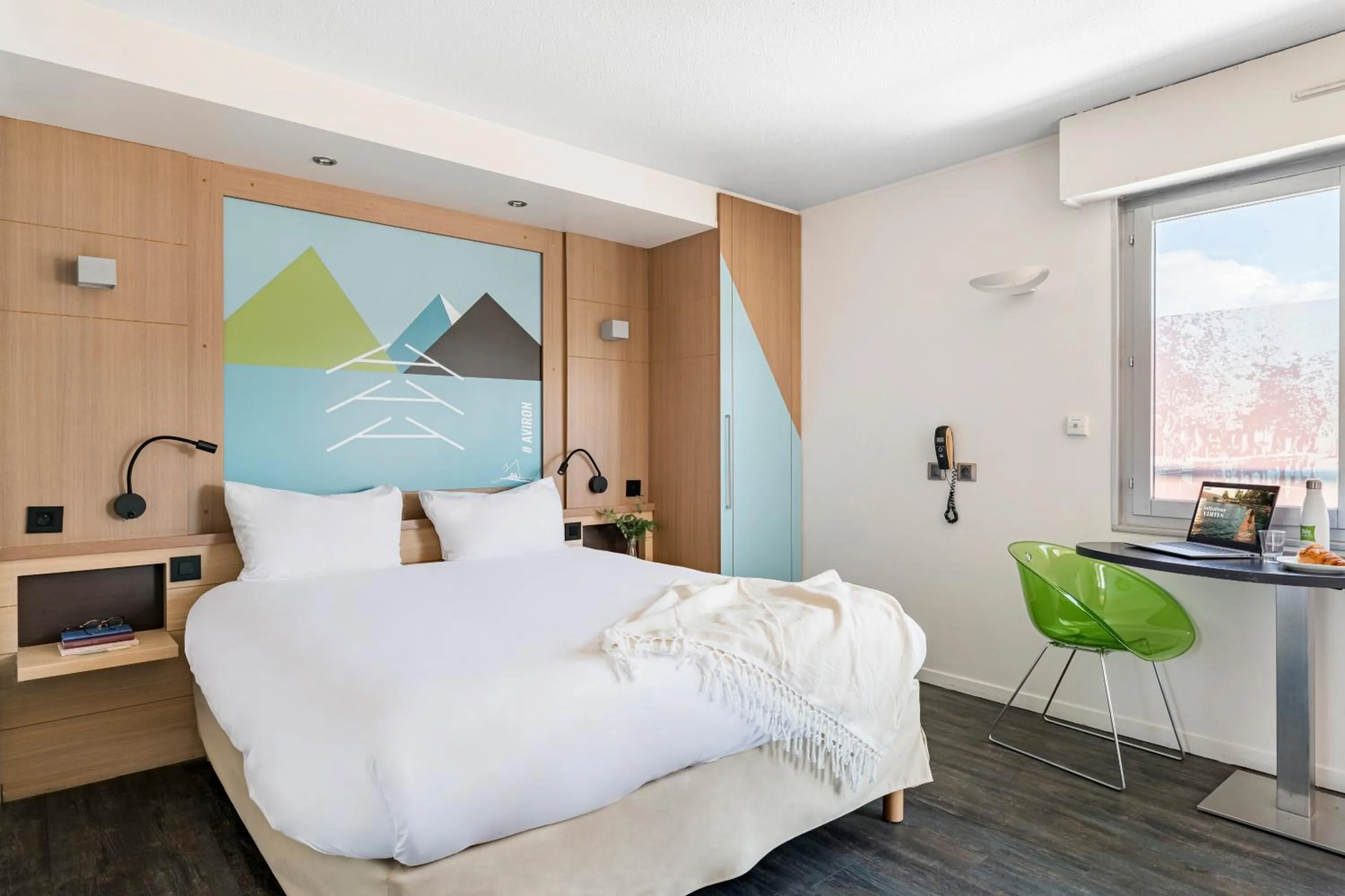 Bedroom, Bed in ibis Styles Annecy Centre Gare