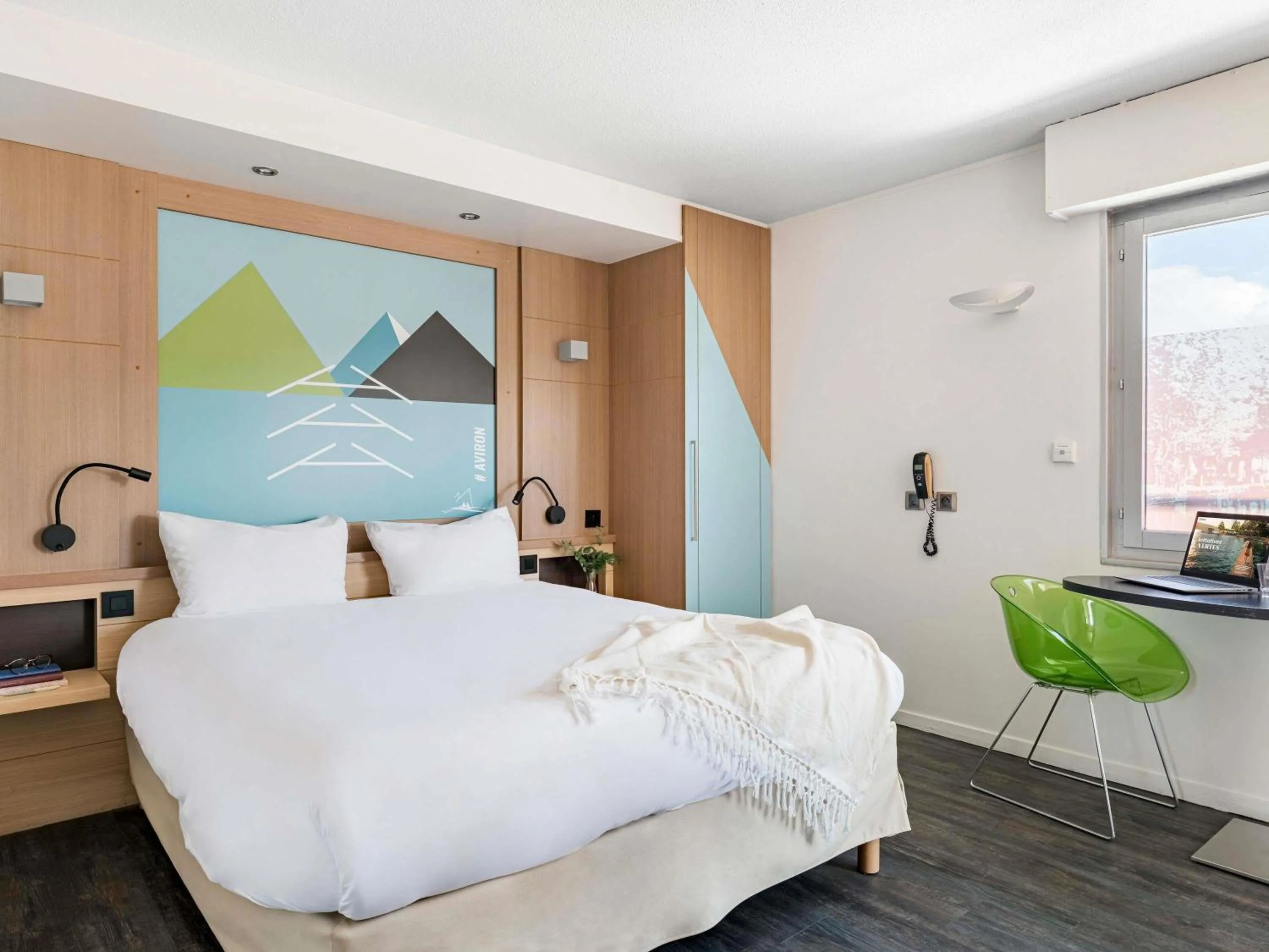 Bedroom, Bed in ibis Styles Annecy Centre Gare