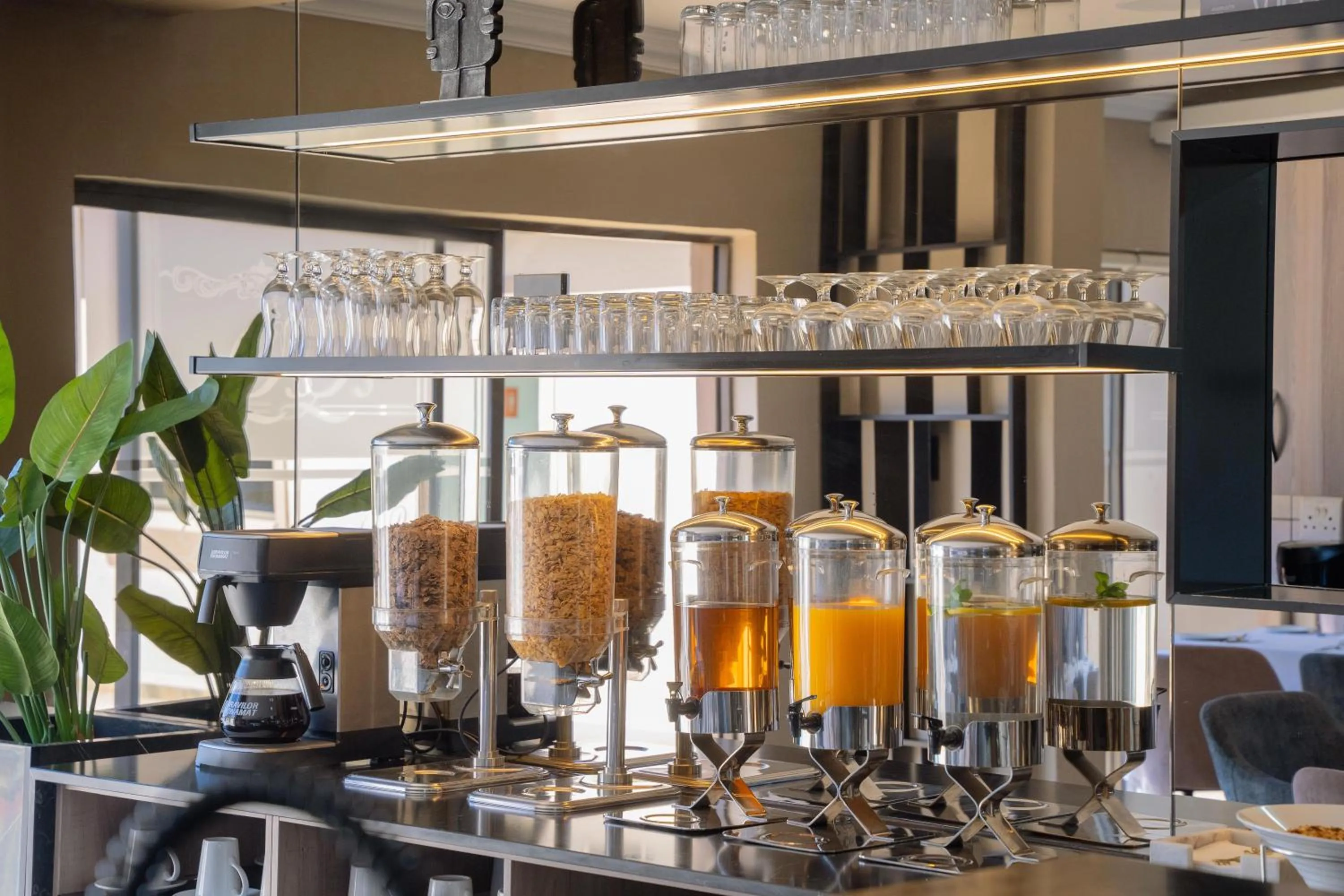 Buffet breakfast in Q's Boutique Stay