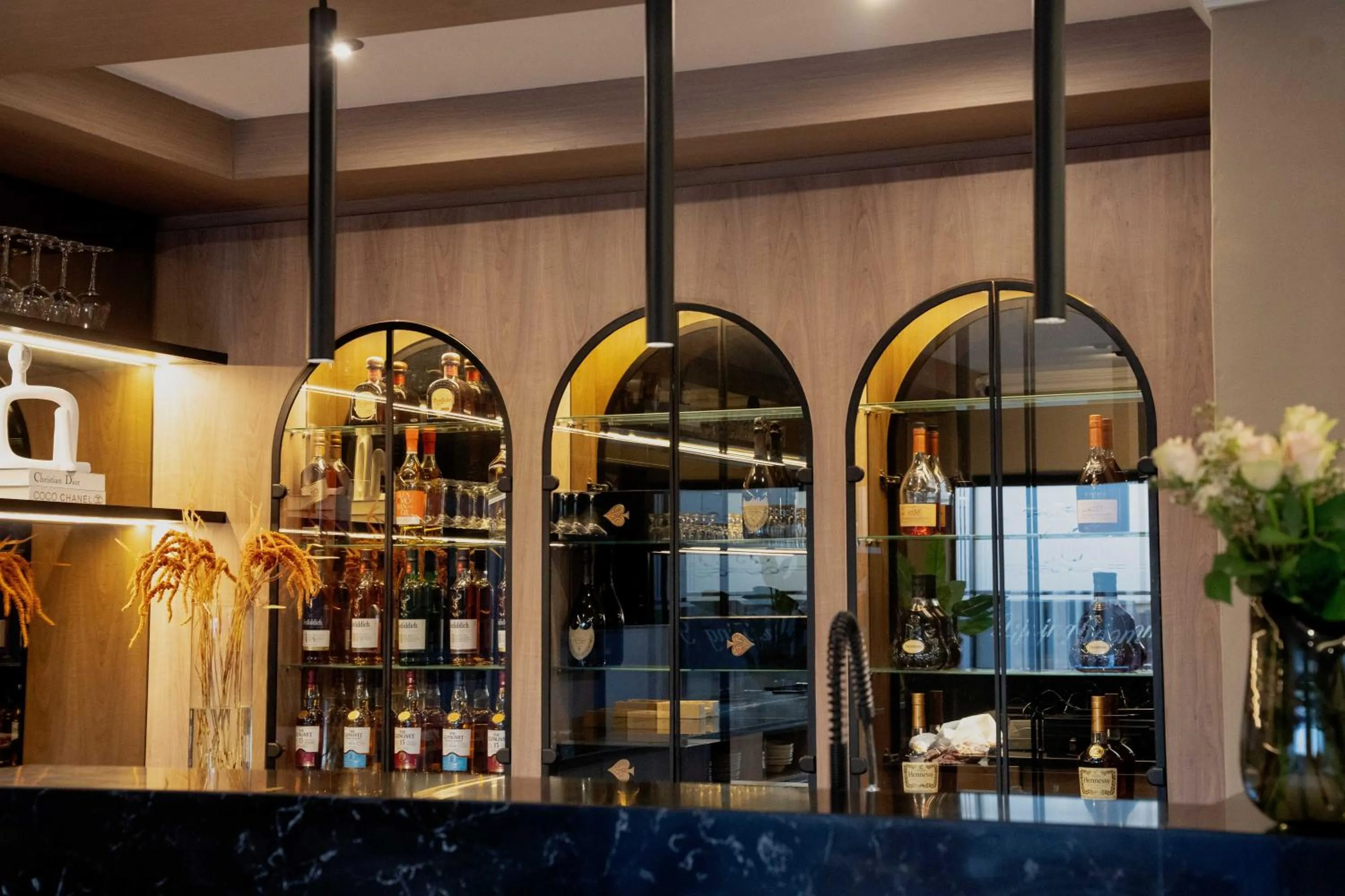 Lounge or bar in Q's Boutique Stay