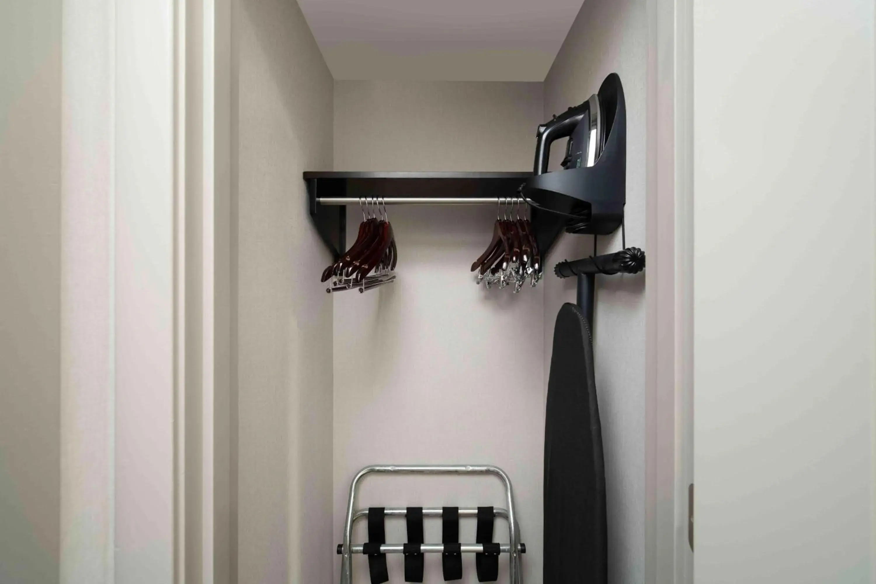 King Suite - Mobility and Hearing Access/Non-Smoking in Homewood Suites By Hilton Boston Logan Airport Chelsea King Suite - Mobility and Hearing Access/Non-Smoking in Homewood Suites By Hilton Boston Logan Airport Chelsea