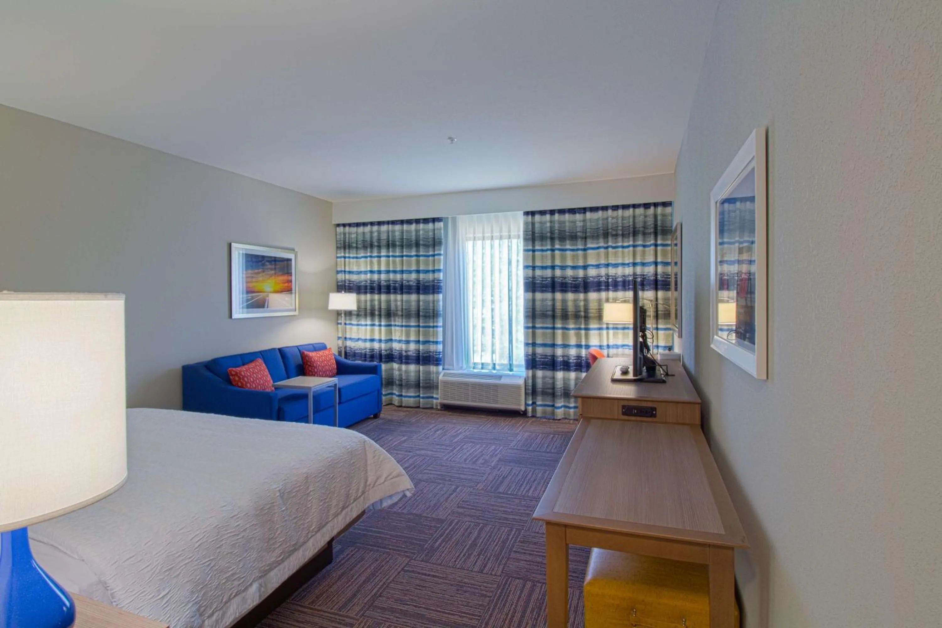 Bedroom, Bed in Hampton Inn Crestview South I-10, Fl