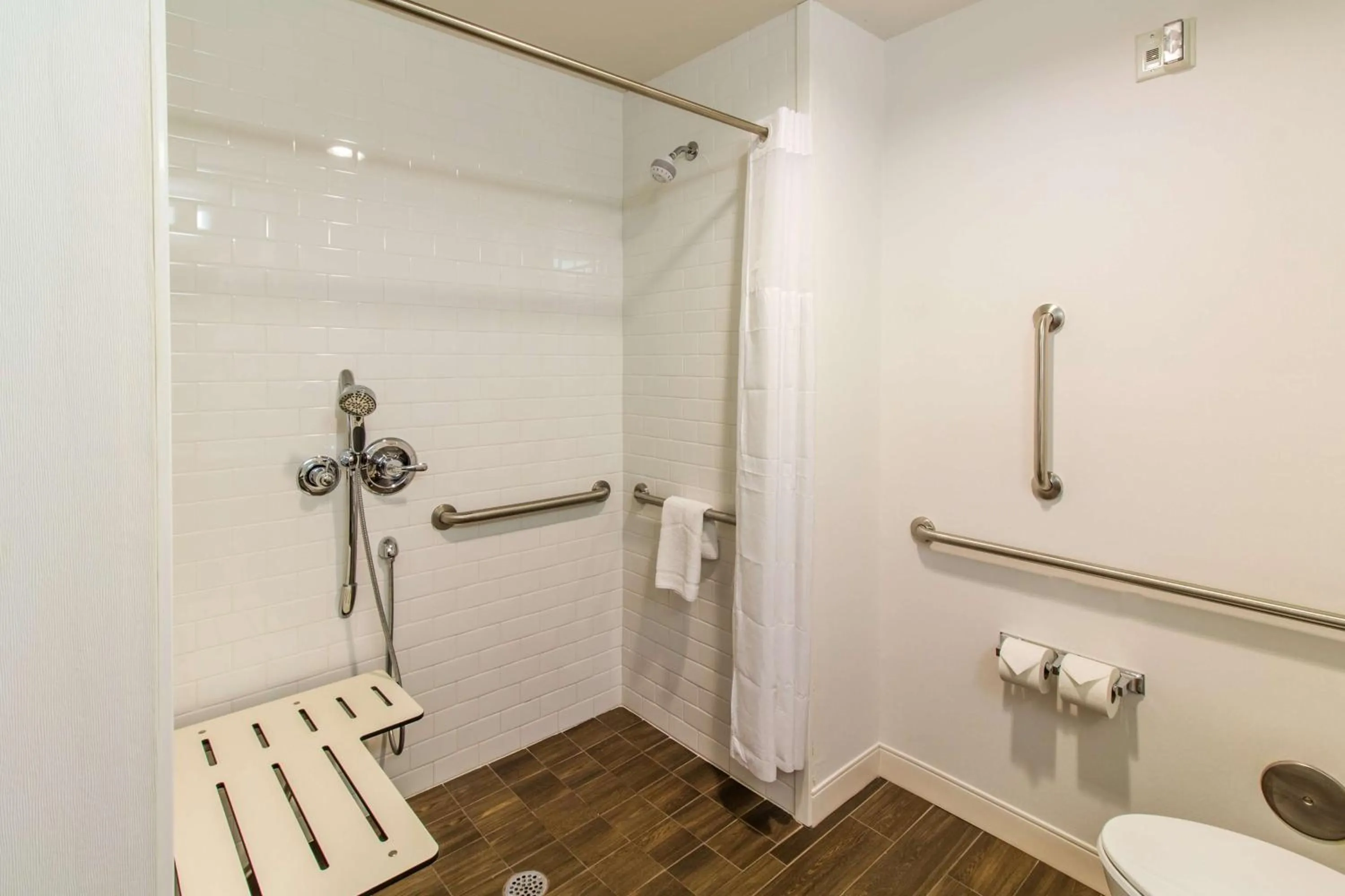 Bathroom in Hampton Inn Crestview South I-10, Fl