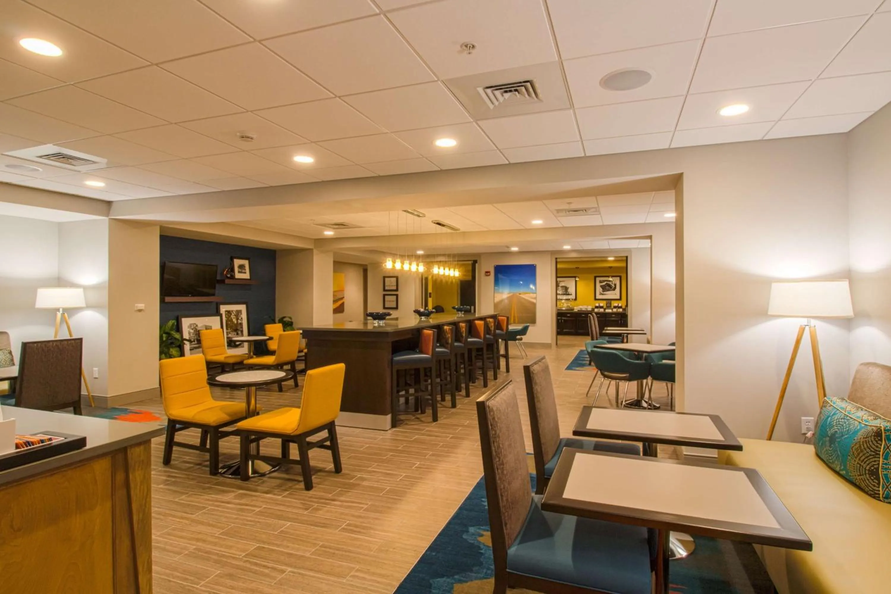 Dining area in Hampton Inn Crestview South I-10, Fl