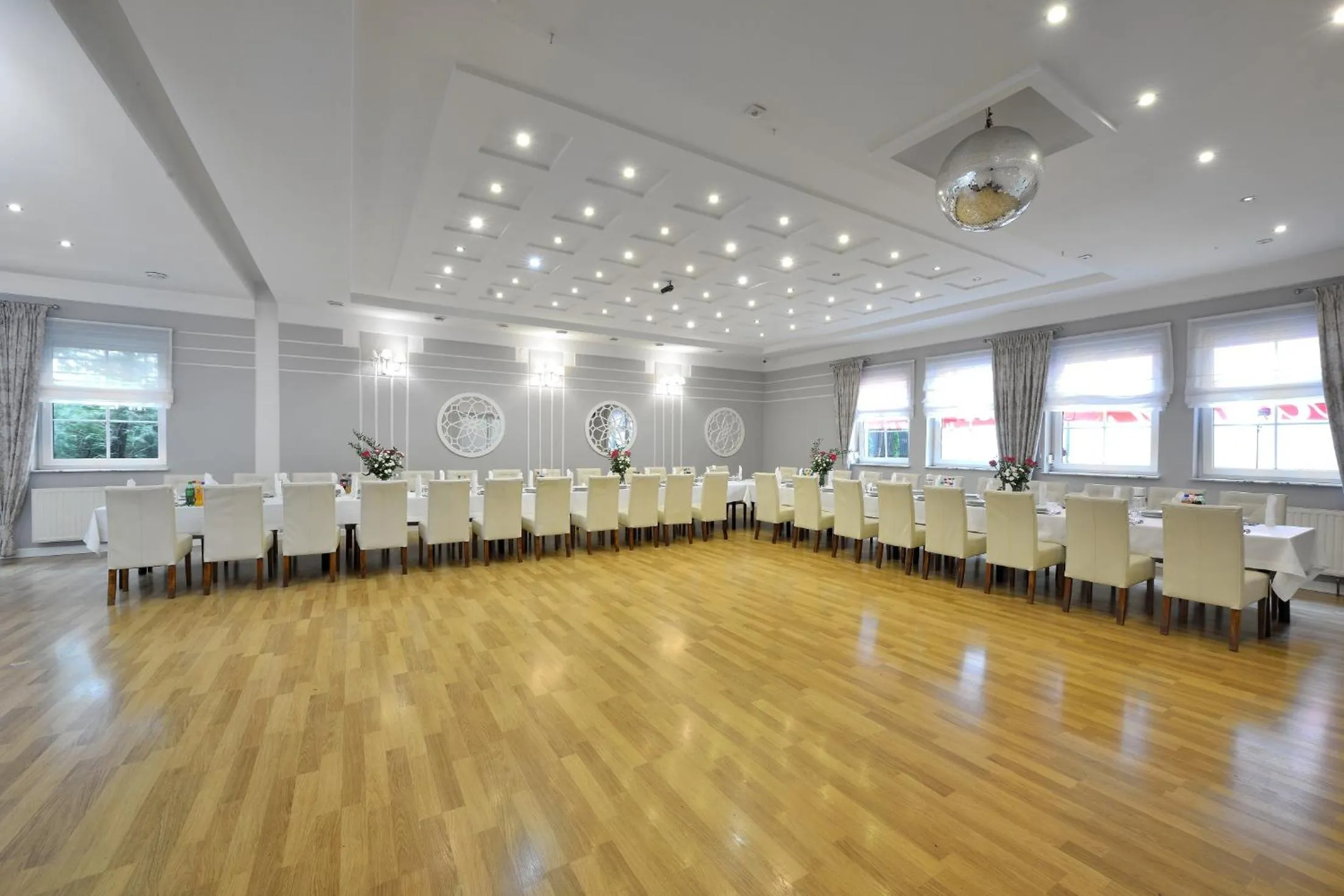 Restaurant/places to eat in Hotel AGAT