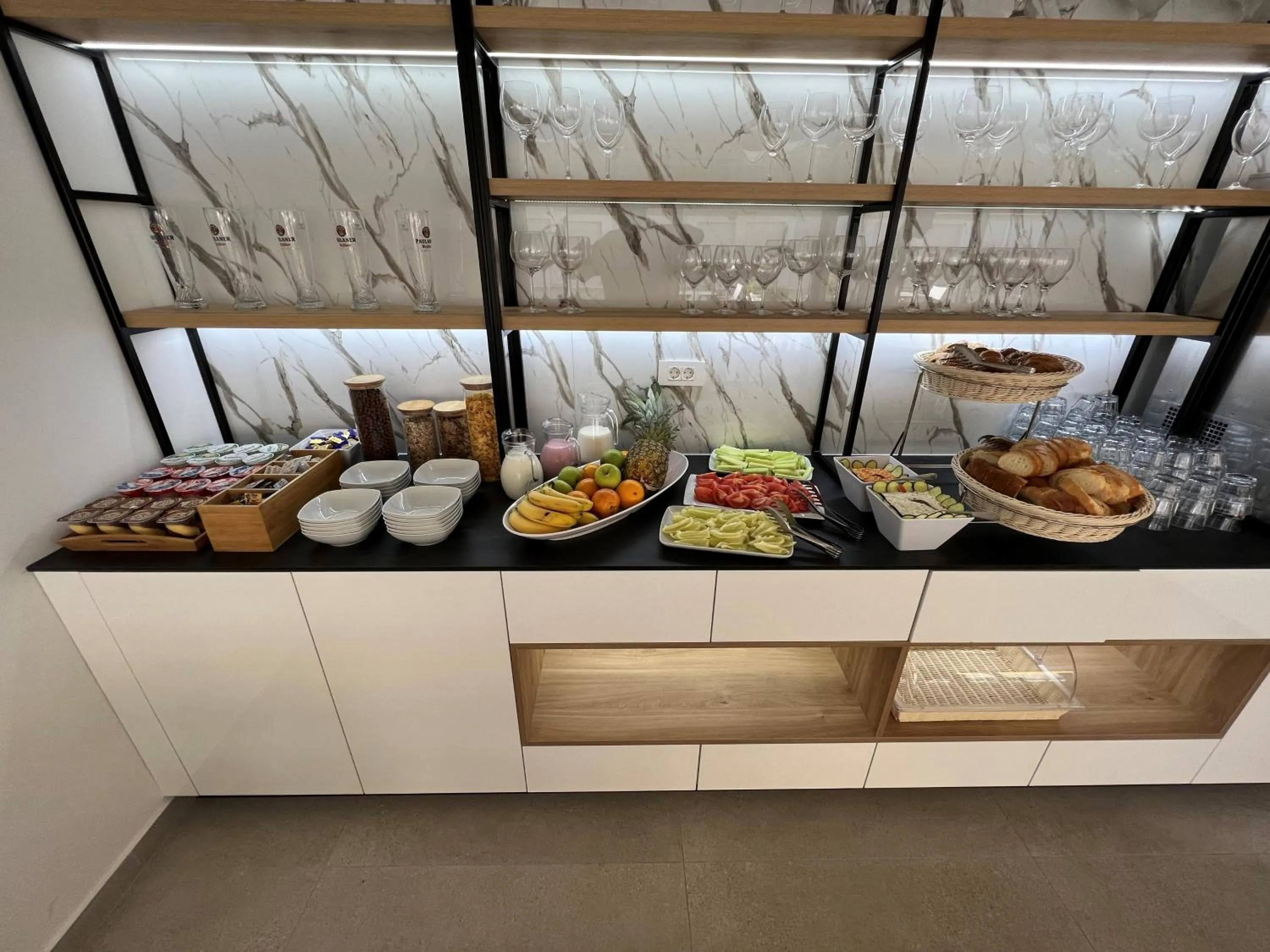 Restaurant/places to eat in Villa Malo More