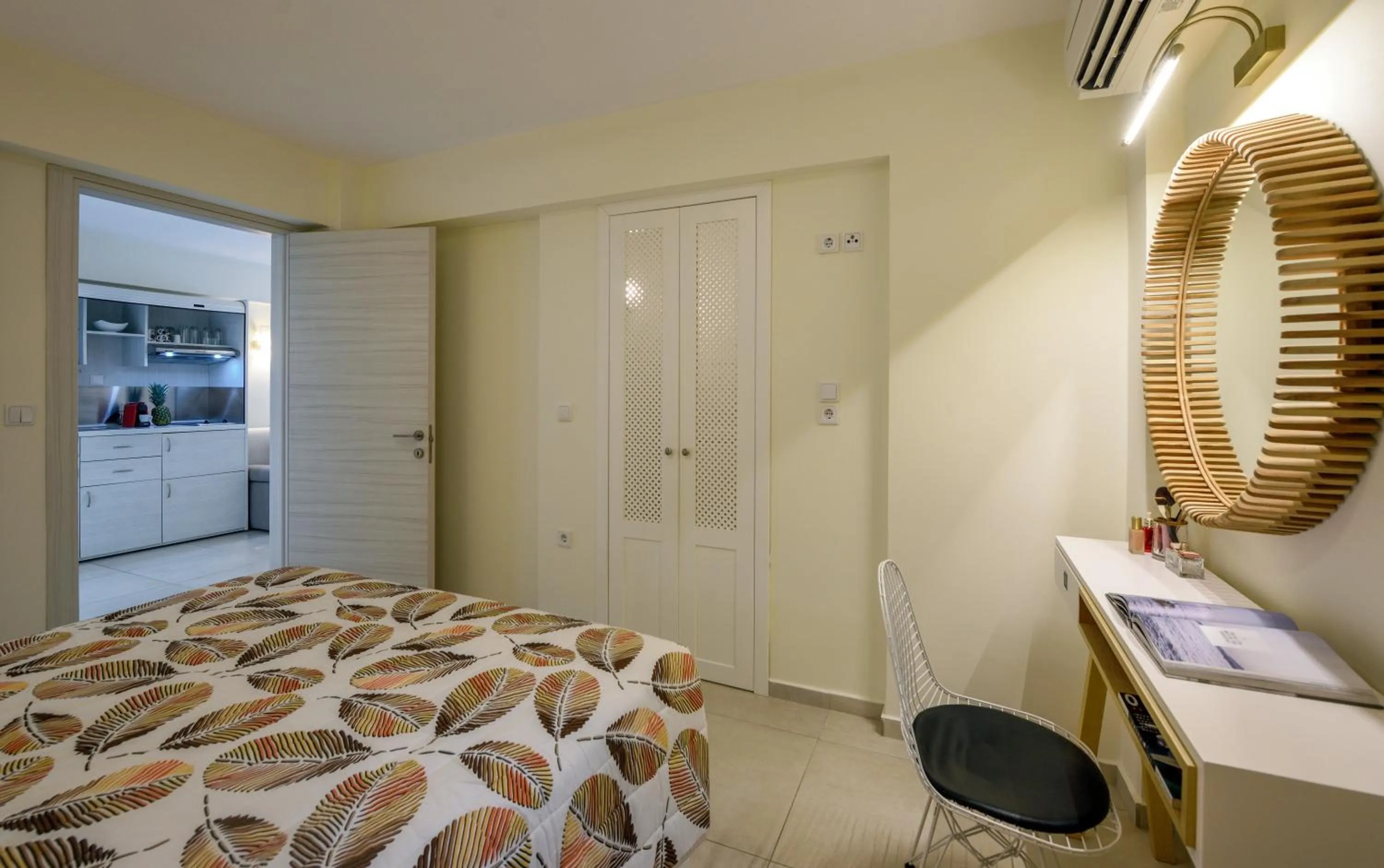 Bed in Elpiniki Luxury Apartments