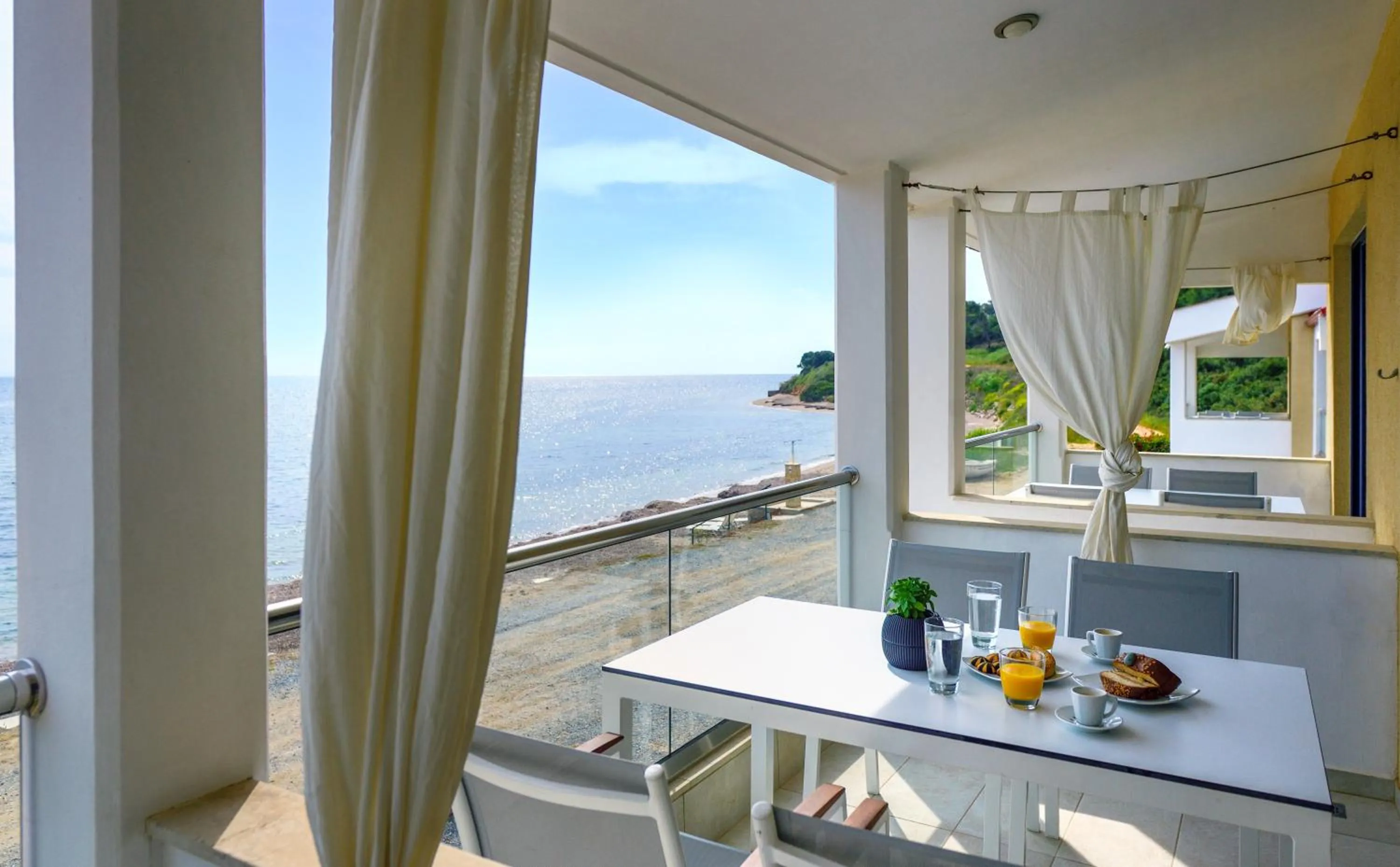 Day in Elpiniki Luxury Apartments