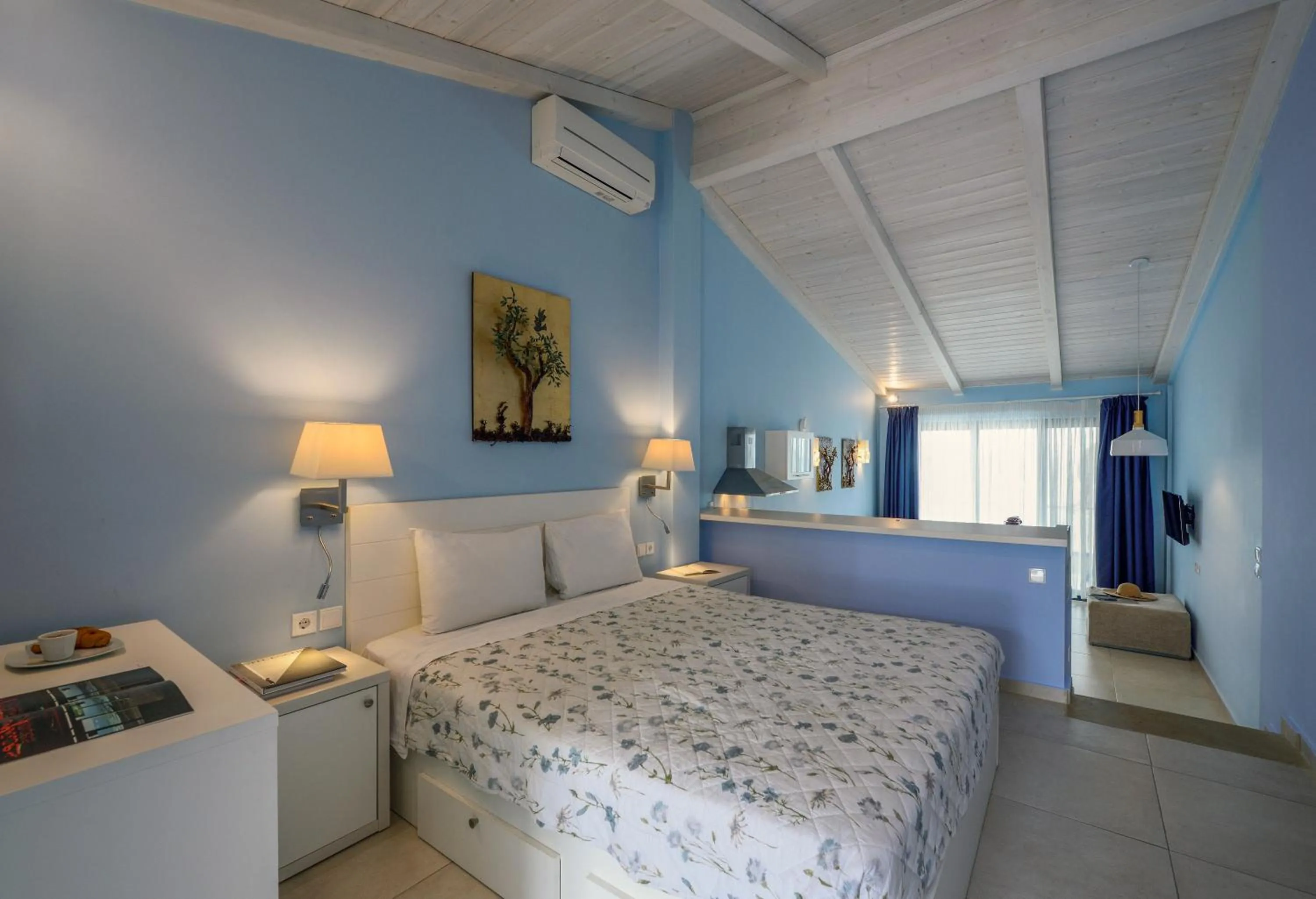 Bed in Elpiniki Luxury Apartments