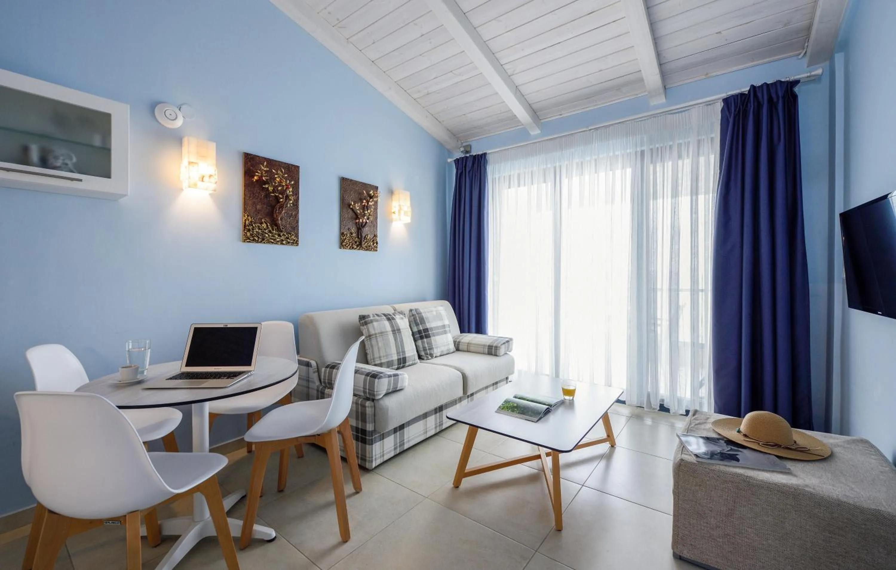 TV and multimedia in Elpiniki Luxury Apartments