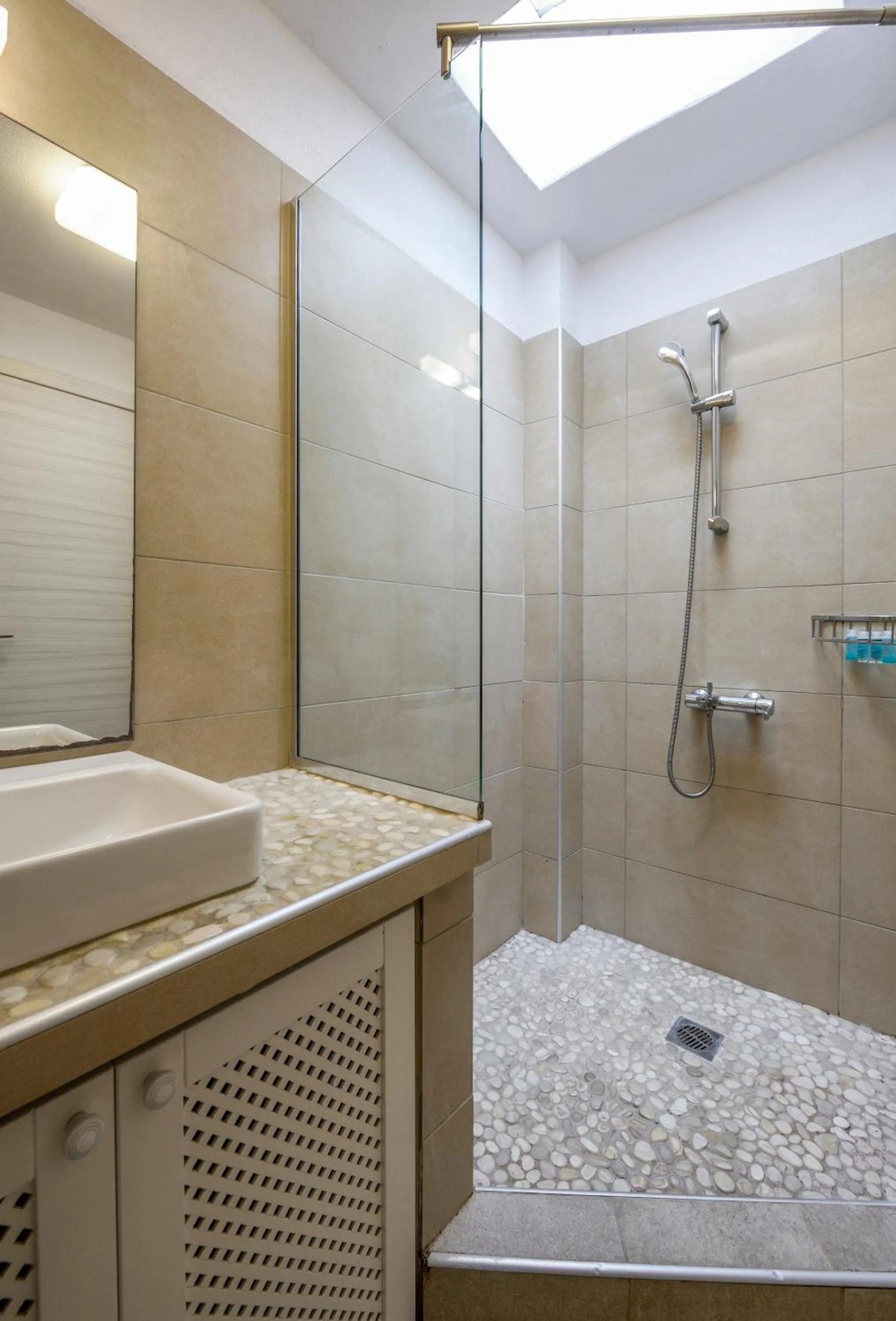 Shower in Elpiniki Luxury Apartments