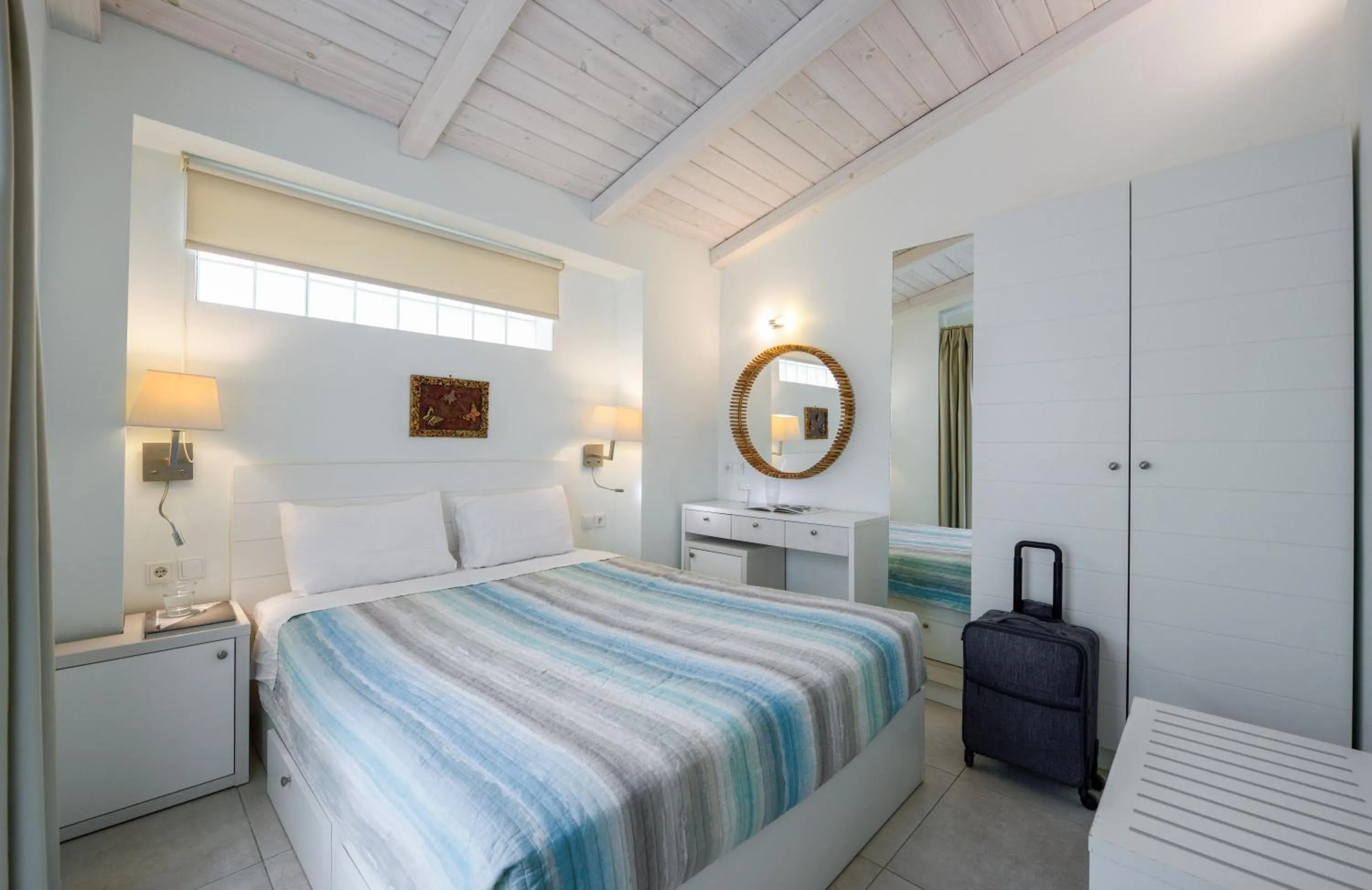 Bed in Elpiniki Luxury Apartments