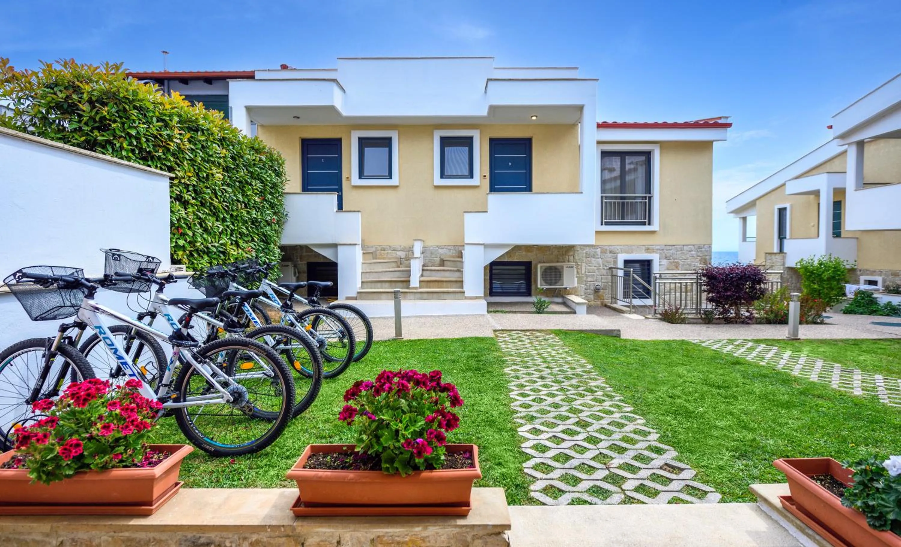 Property building in Elpiniki Luxury Apartments