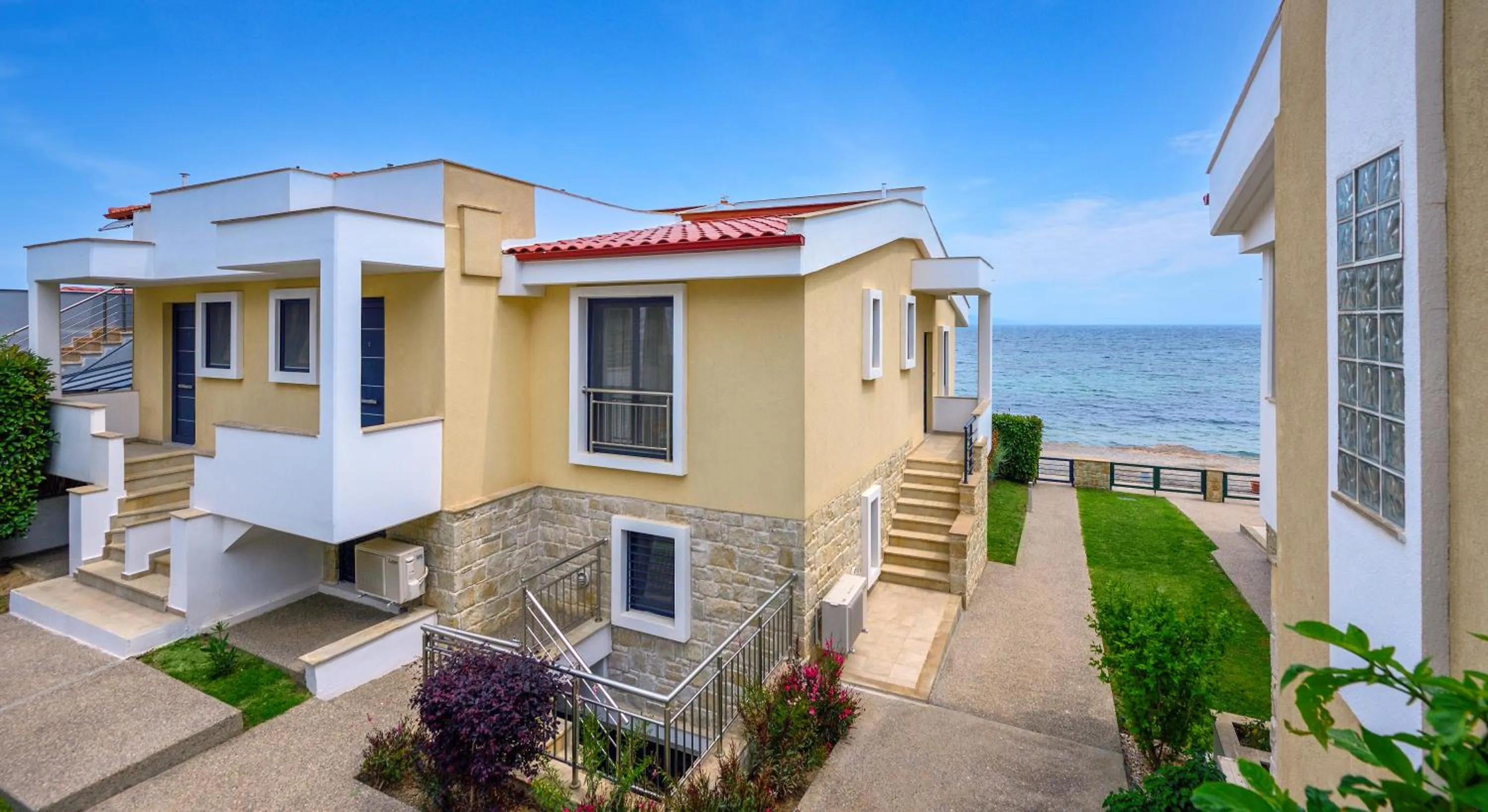 Day in Elpiniki Luxury Apartments