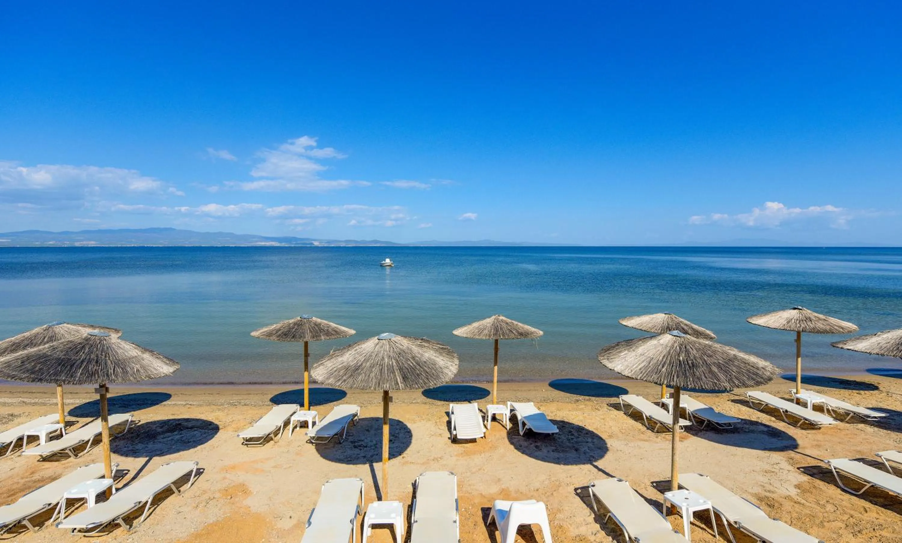 Beach in Elpiniki Luxury Apartments